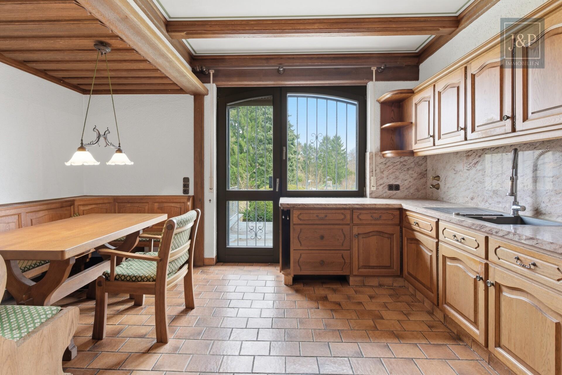 Hochwertiges Anwesen im Landhausstil! - Zentrale Feldrandlage mit durchdachtem Grundriss! - Küche