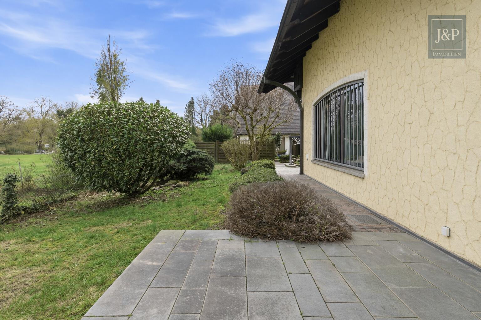 Hochwertiges Anwesen im Landhausstil! - Zentrale Feldrandlage mit durchdachtem Grundriss! - Terrasse