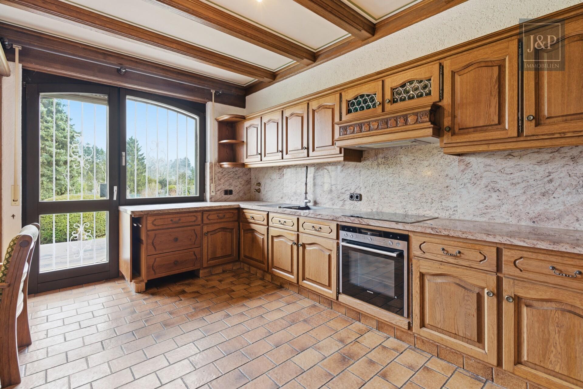 Hochwertiges Anwesen im Landhausstil! - Zentrale Feldrandlage mit durchdachtem Grundriss! - Küche