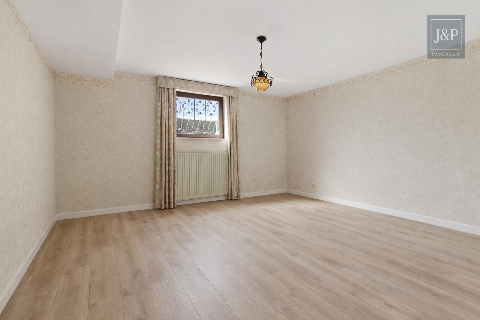 Hochwertiges Anwesen im Landhausstil! - Zentrale Feldrandlage mit durchdachtem Grundriss! - Gästebereich (Visualisiert)