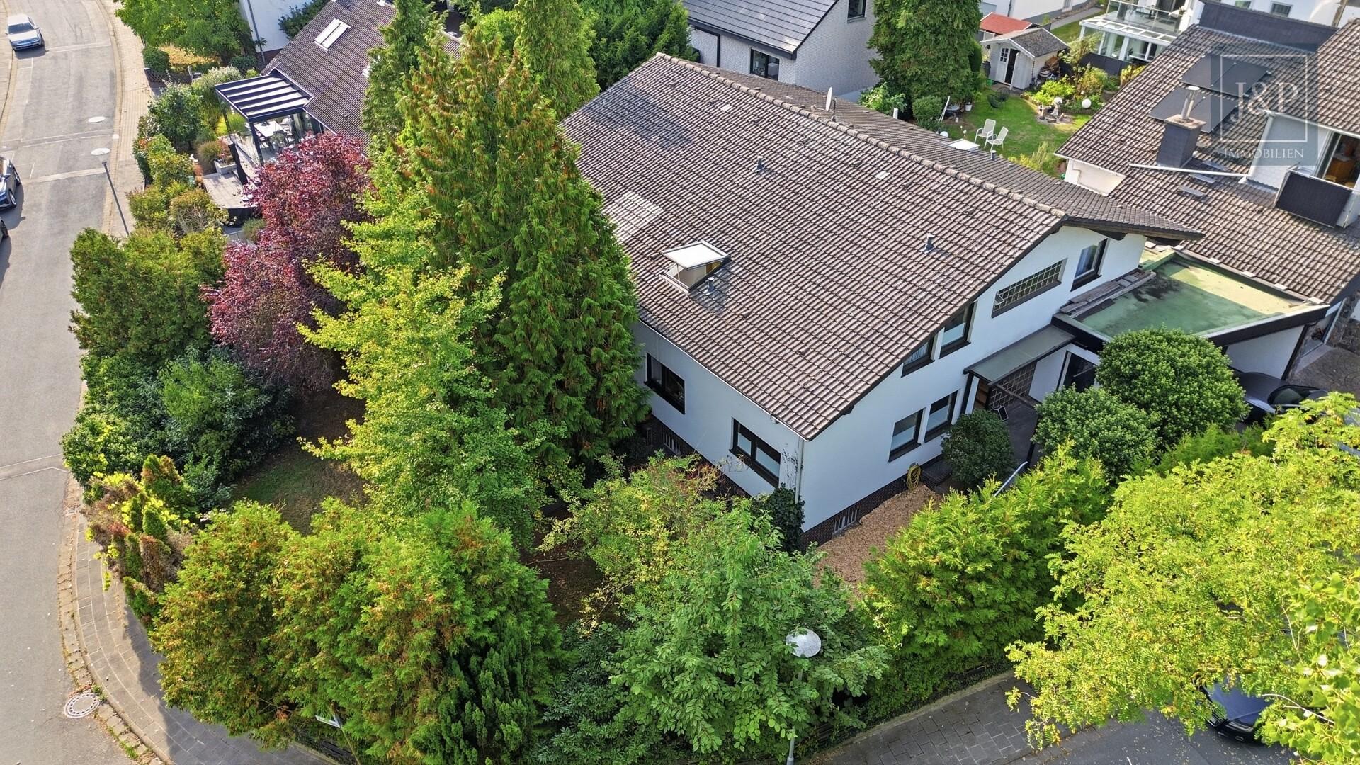 Zuhause für Generationen: Zweifamilienhaus mit Garten, Wintergarten & Doppelgarage in Roßdorf - Aussenansicht