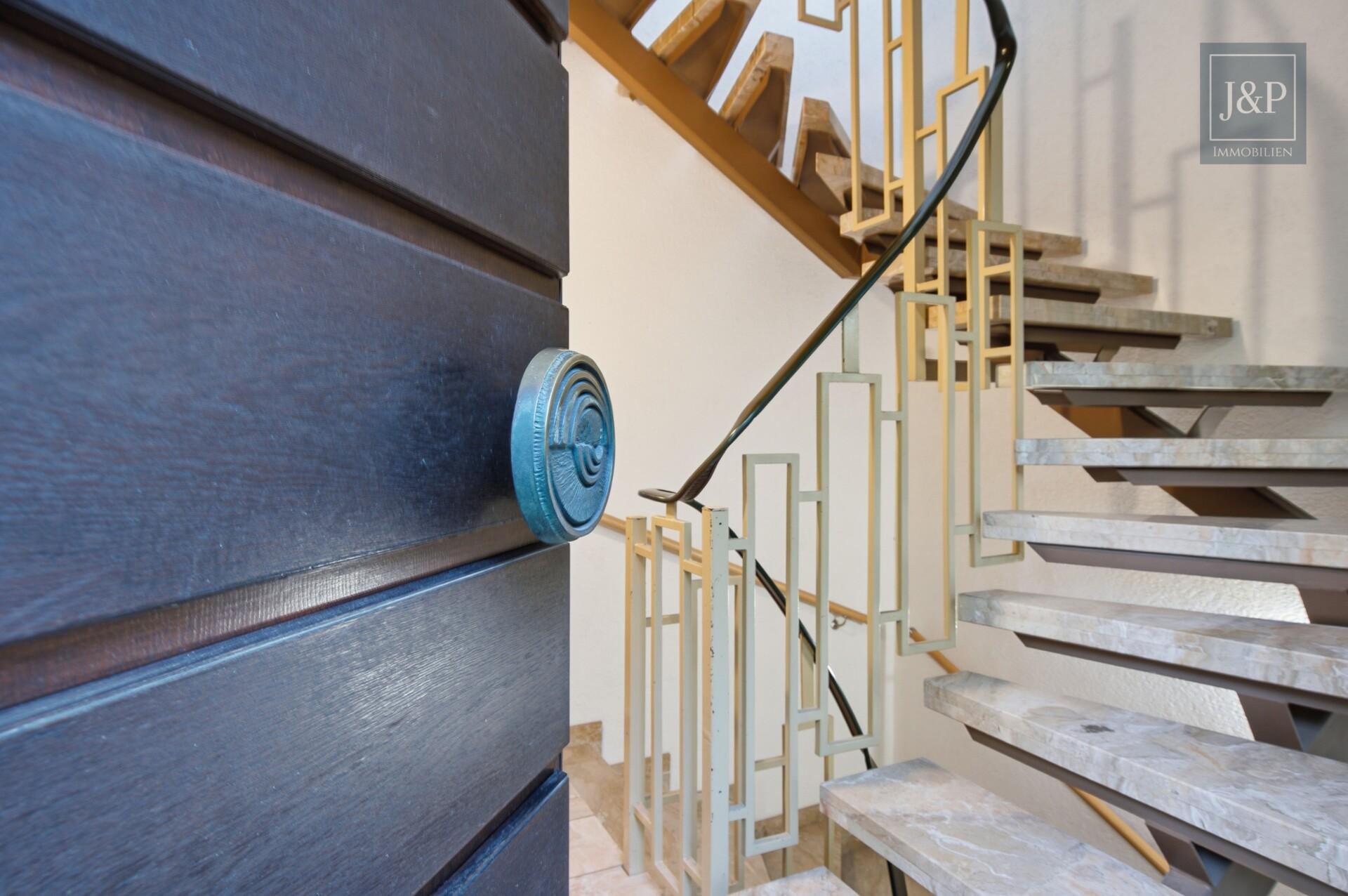 Zuhause für Generationen: Zweifamilienhaus mit Garten, Wintergarten & Doppelgarage in Roßdorf - Detail