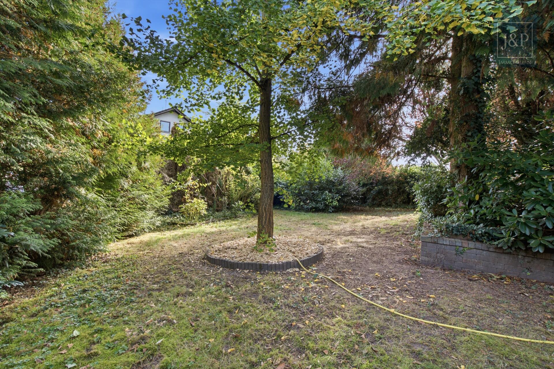 Zuhause für Generationen: Zweifamilienhaus mit Garten, Wintergarten & Doppelgarage in Roßdorf - Garten
