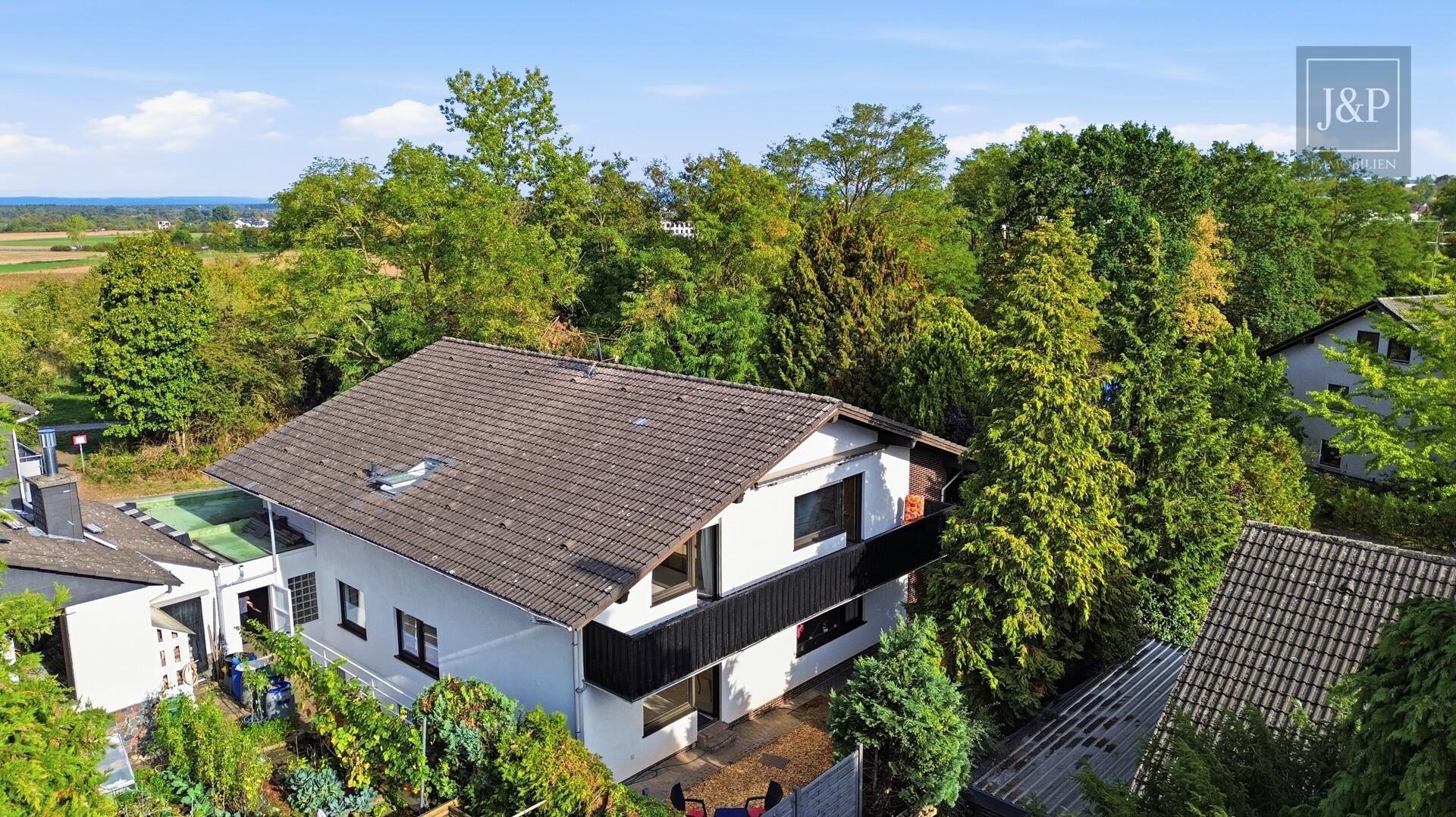 Zuhause für Generationen: Zweifamilienhaus mit Garten, Wintergarten & Doppelgarage in Roßdorf - Aussenansicht