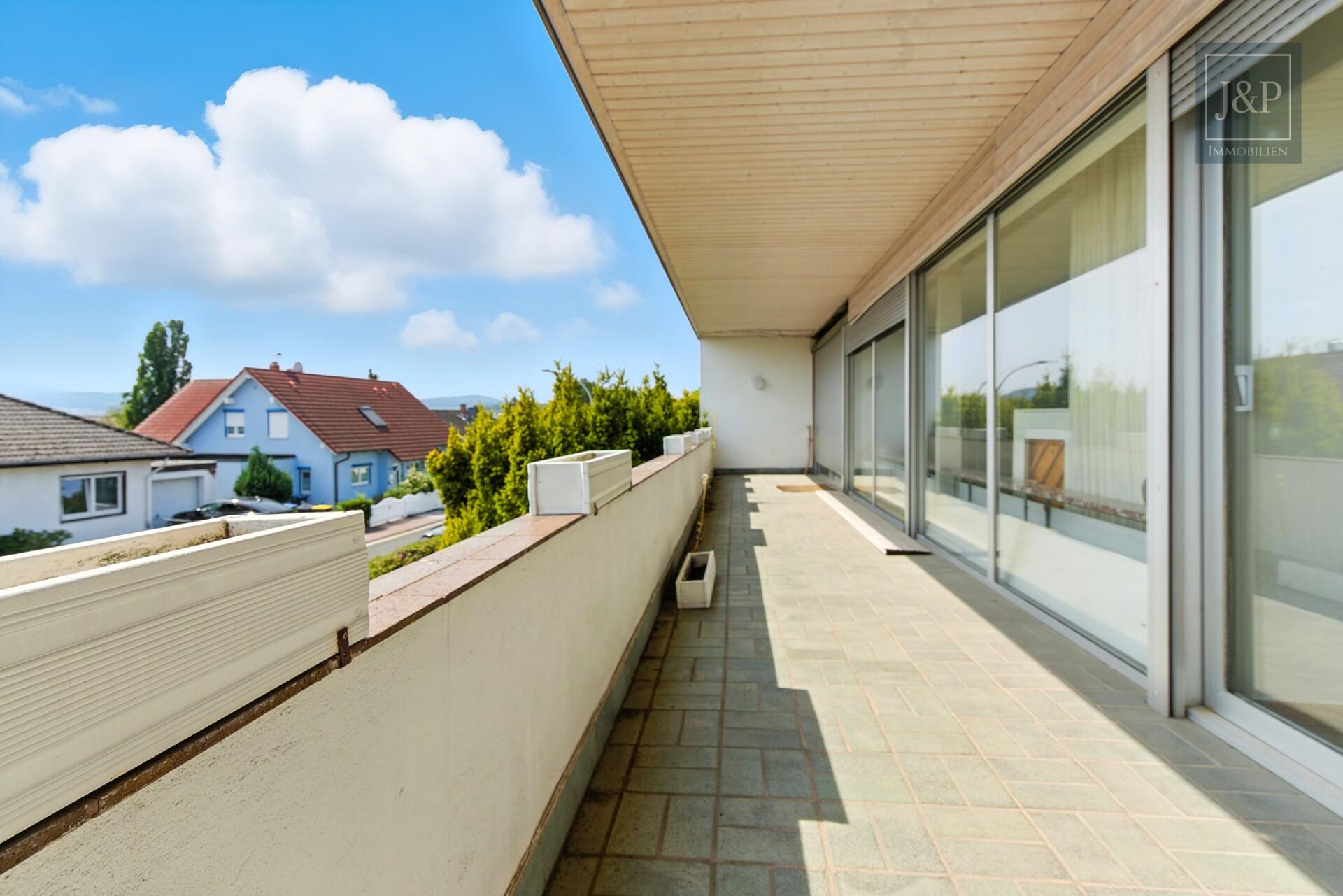 Die perfekte Grundlage für Ihren Traum in Usingen! Einfamilienhaus in ruhiger Nachbarschaft! - Balkon