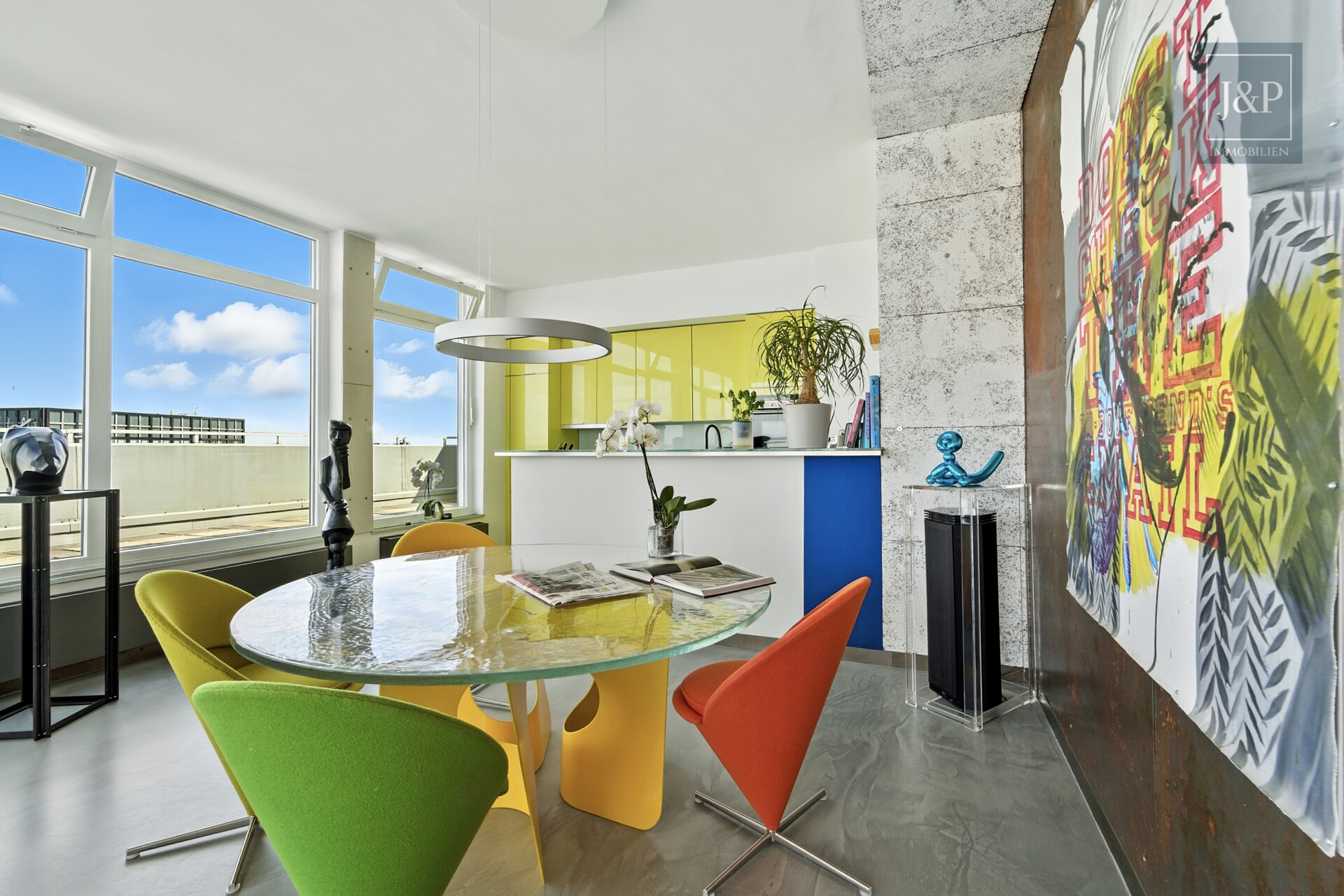 Luxus über den Dächern Eschborns - exklusives Architekten-Penthouse mit spektakulärem Ausblick - Essbereich