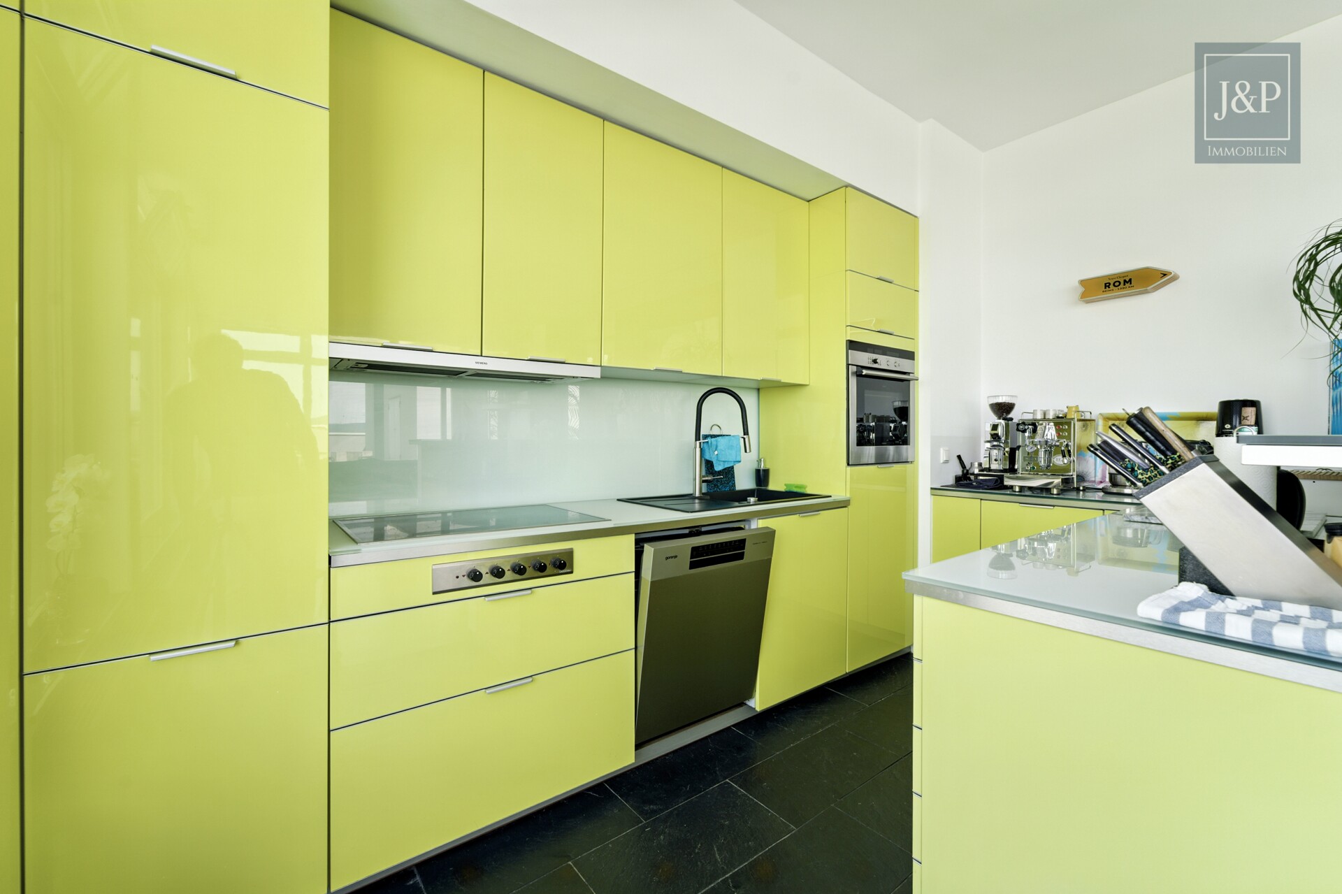 Luxus über den Dächern Eschborns - exklusives Architekten-Penthouse mit spektakulärem Ausblick - Küche