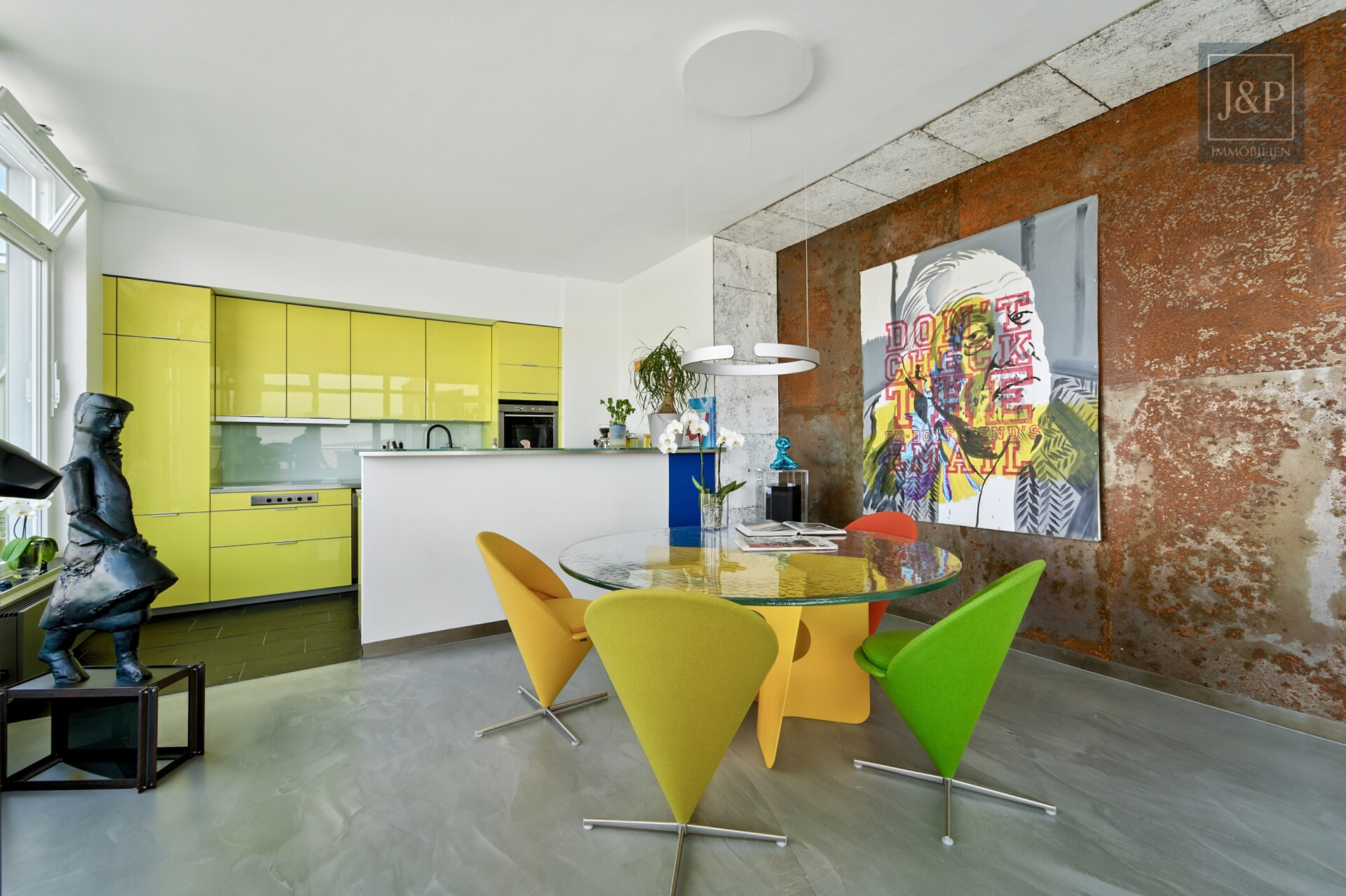 Luxus über den Dächern Eschborns - exklusives Architekten-Penthouse mit spektakulärem Ausblick - Essbereich