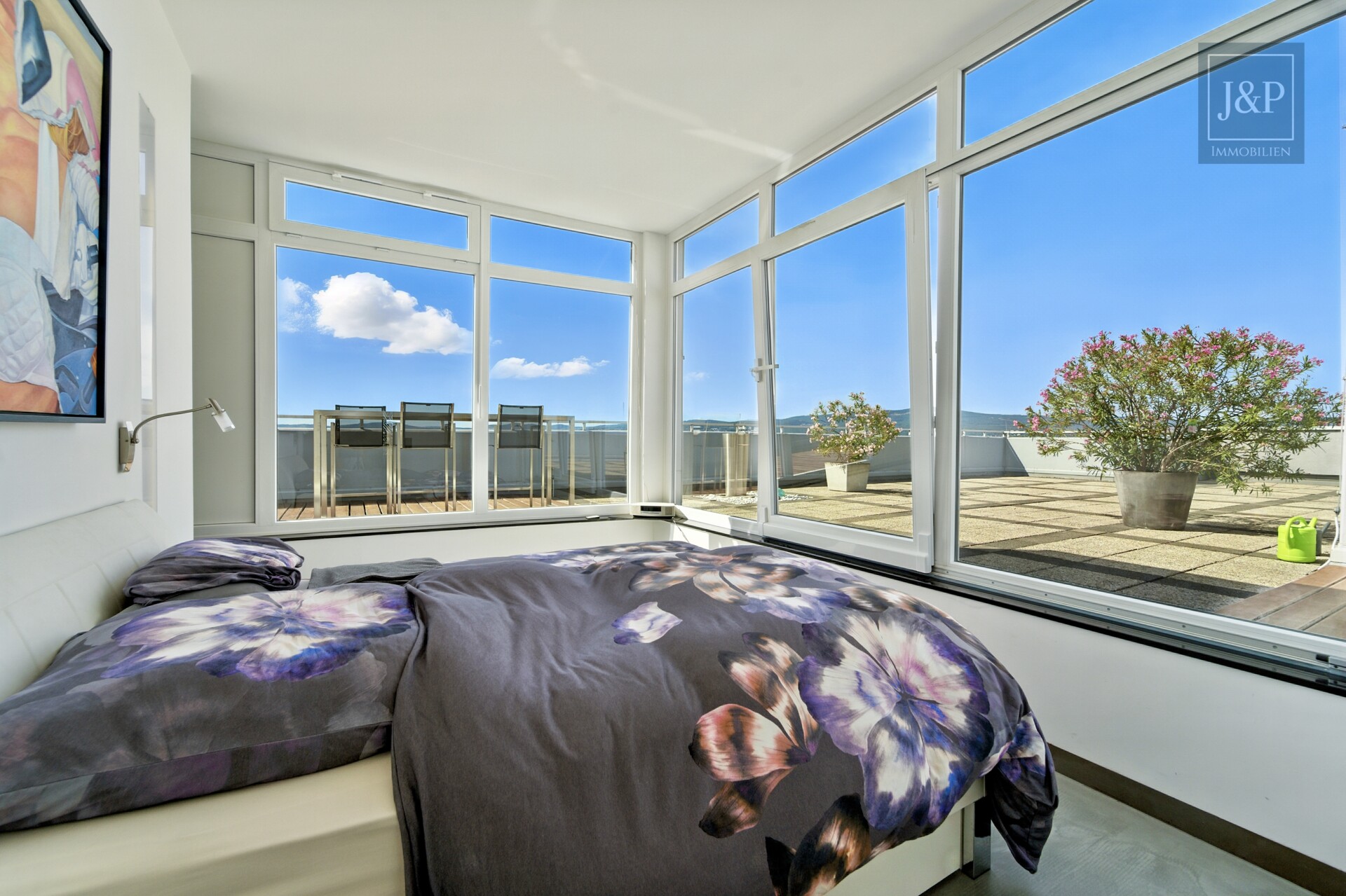 Luxus über den Dächern Eschborns - exklusives Architekten-Penthouse mit spektakulärem Ausblick - Schlafzimmer