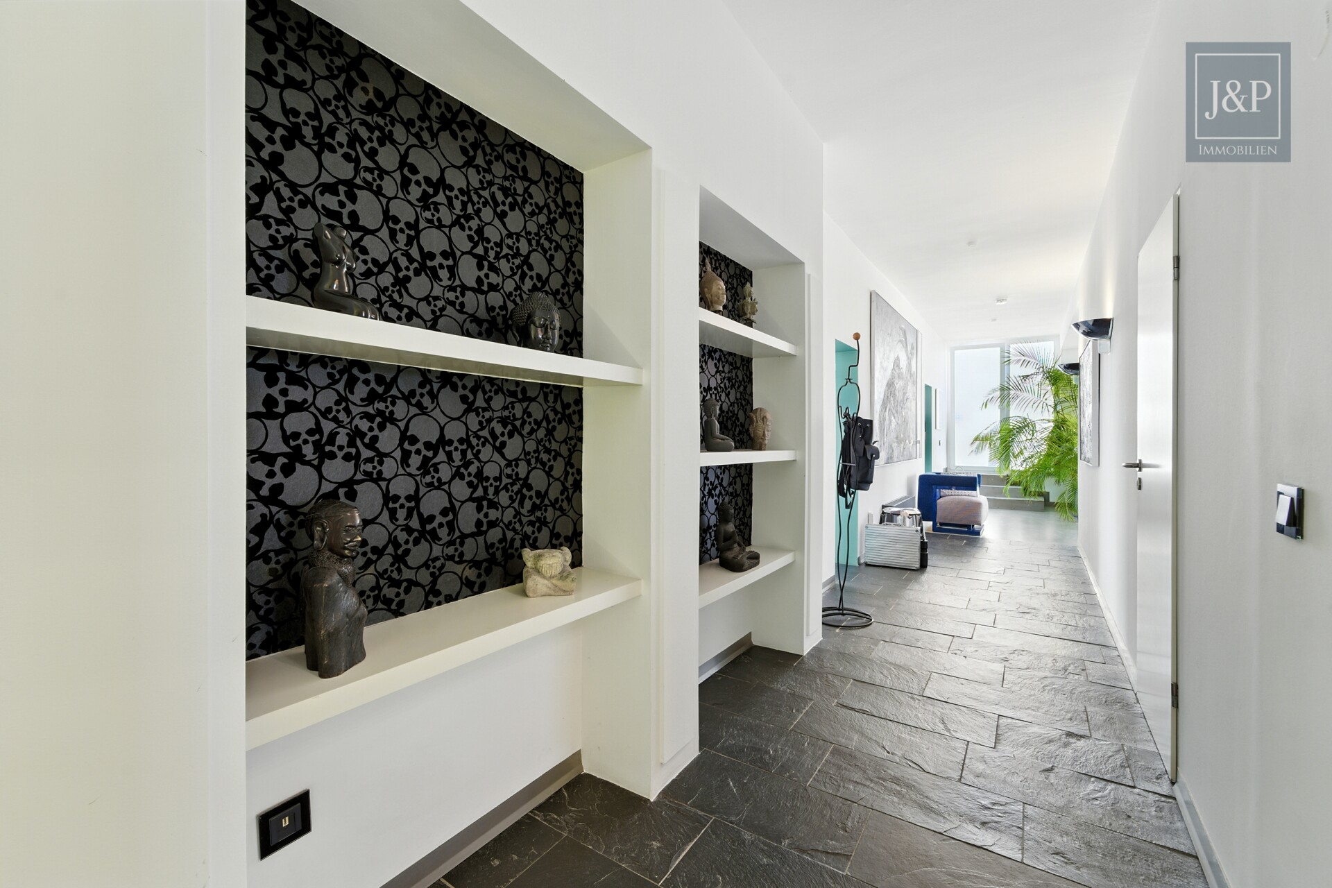 Luxus über den Dächern Eschborns - exklusives Architekten-Penthouse mit spektakulärem Ausblick - Flur