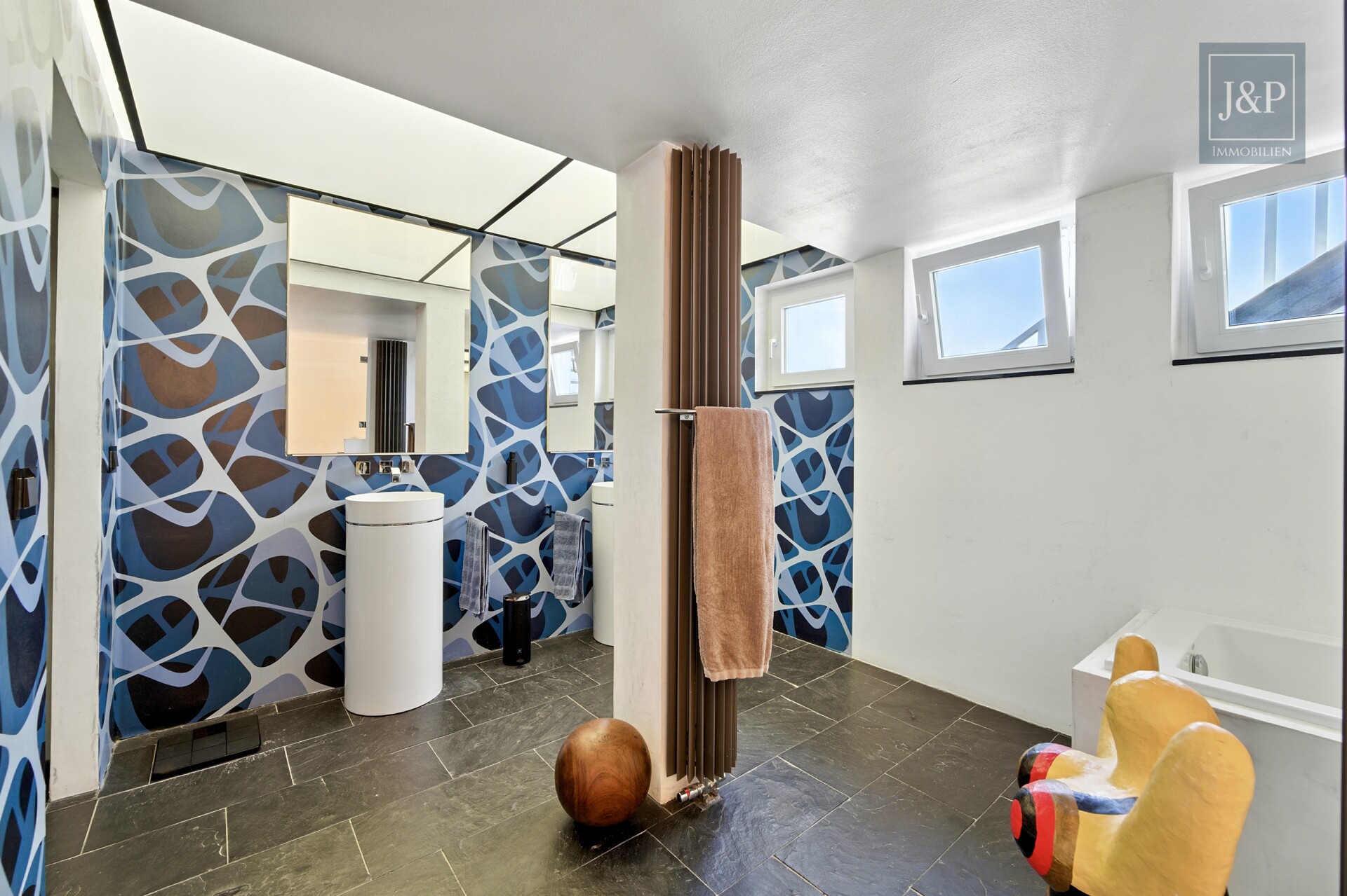 Luxus über den Dächern Eschborns - exklusives Architekten-Penthouse mit spektakulärem Ausblick - Badezimmer