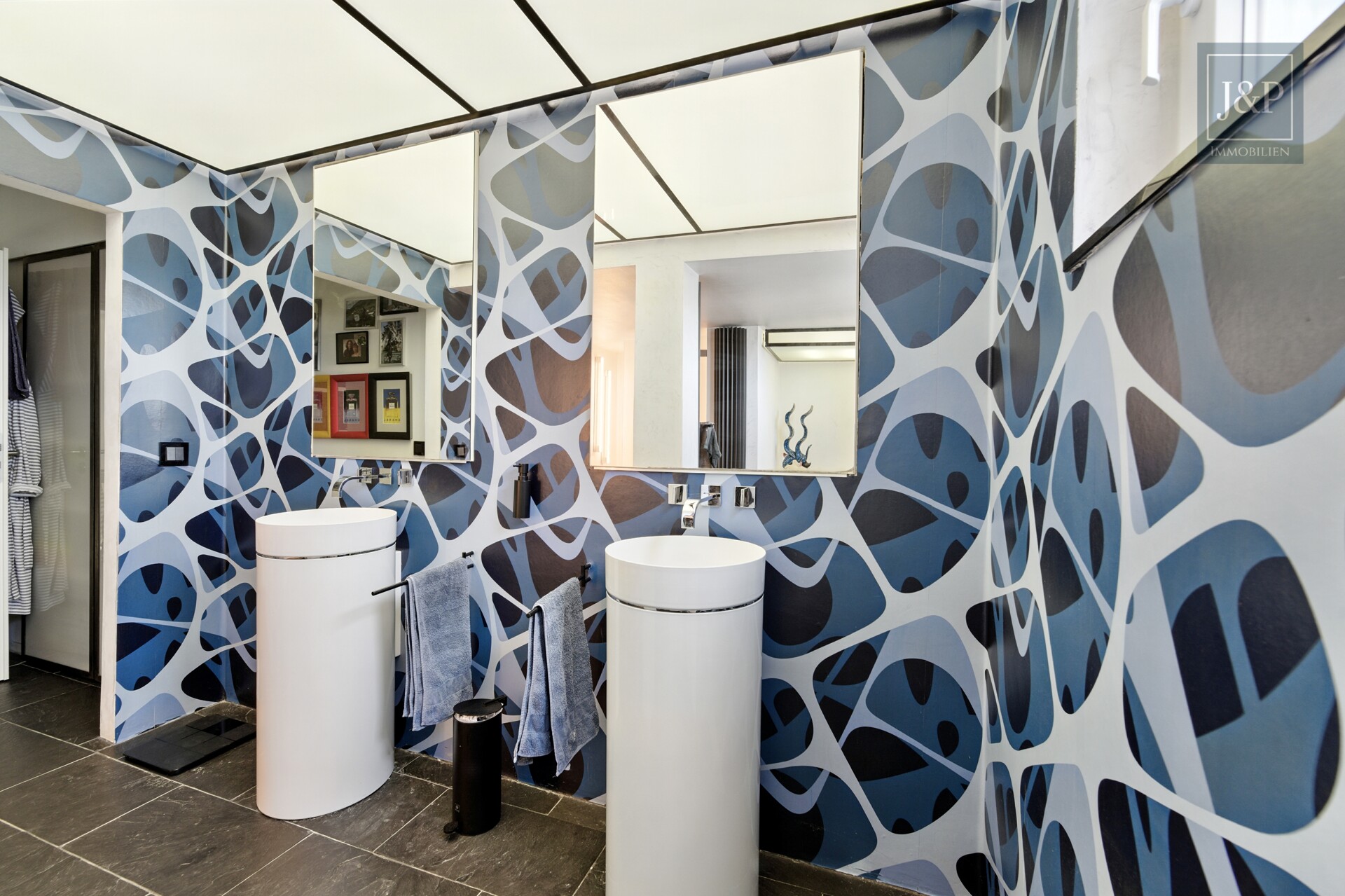 Luxus über den Dächern Eschborns - exklusives Architekten-Penthouse mit spektakulärem Ausblick - Badezimmer