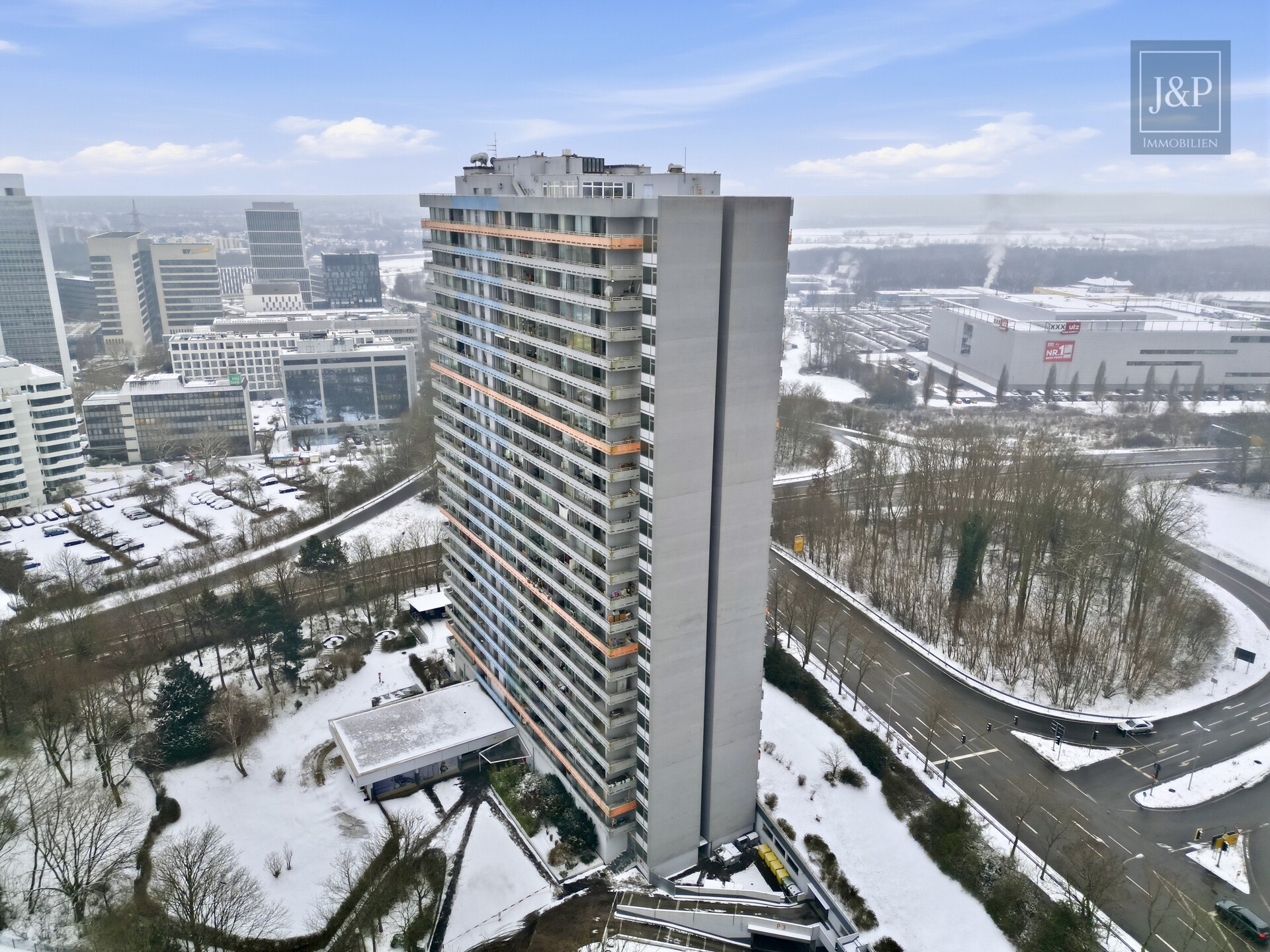 Luxus über den Dächern Eschborns - exklusives Architekten-Penthouse mit spektakulärem Ausblick - Gesamtgebäude
