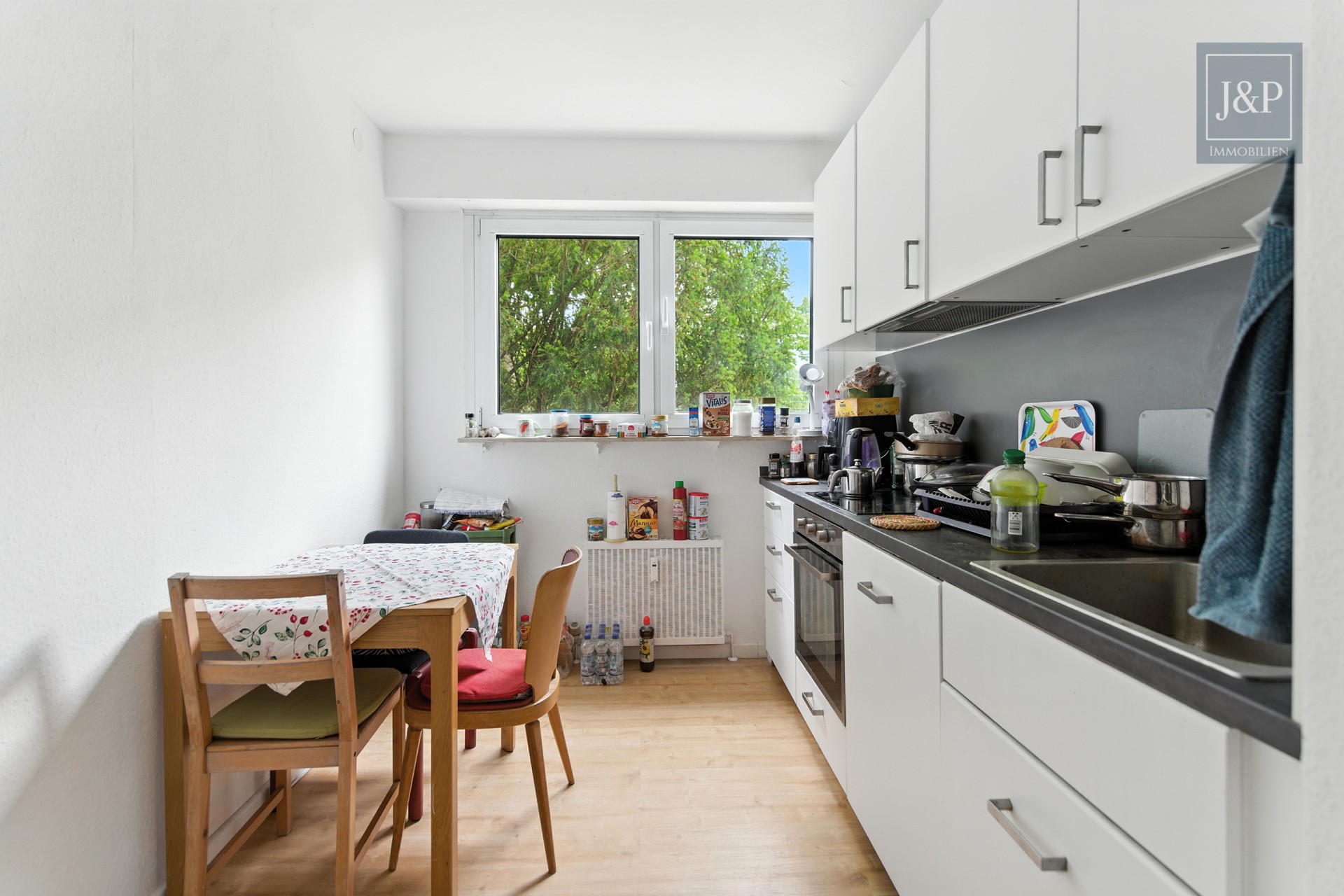 Top Kapitalanlage mit 1300 Kaltmiete - Energetische und renovierte ETW in Sachsenhausen Nord - Küche
