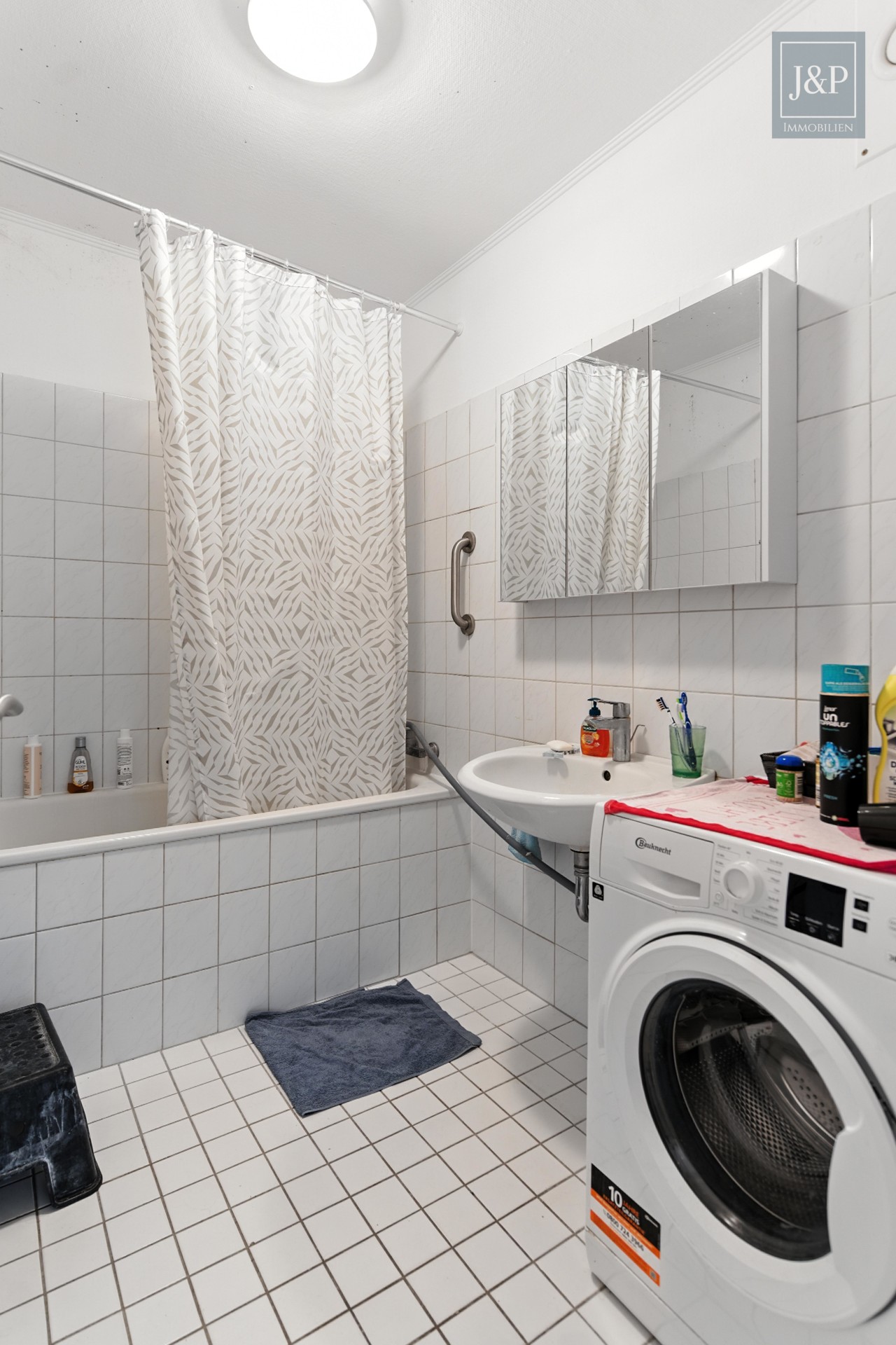 Top Kapitalanlage mit 1300 Kaltmiete - Energetische und renovierte ETW in Sachsenhausen Nord - Bad