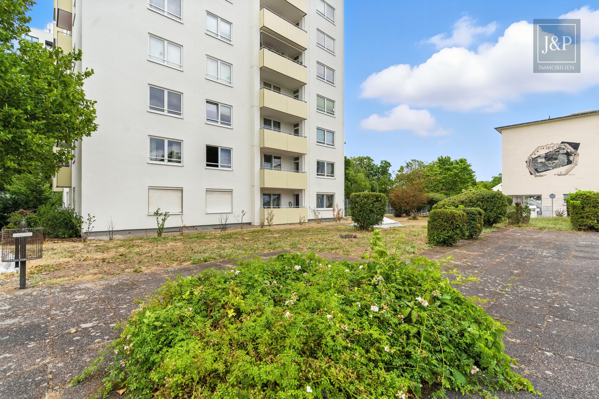 Top Kapitalanlage mit 1300 Kaltmiete - Energetische und renovierte ETW in Sachsenhausen Nord - Außenanlage