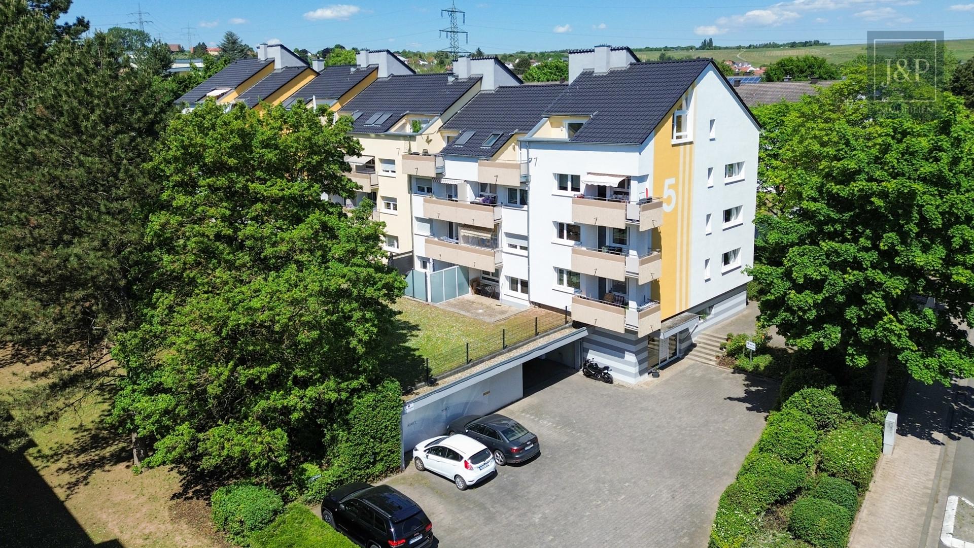 2017 sanierte Wohnanlage! Energieeffiziente und naturnahe 2-Zimmer-Wohnung mit großzügiger Terrasse! - Außenansicht