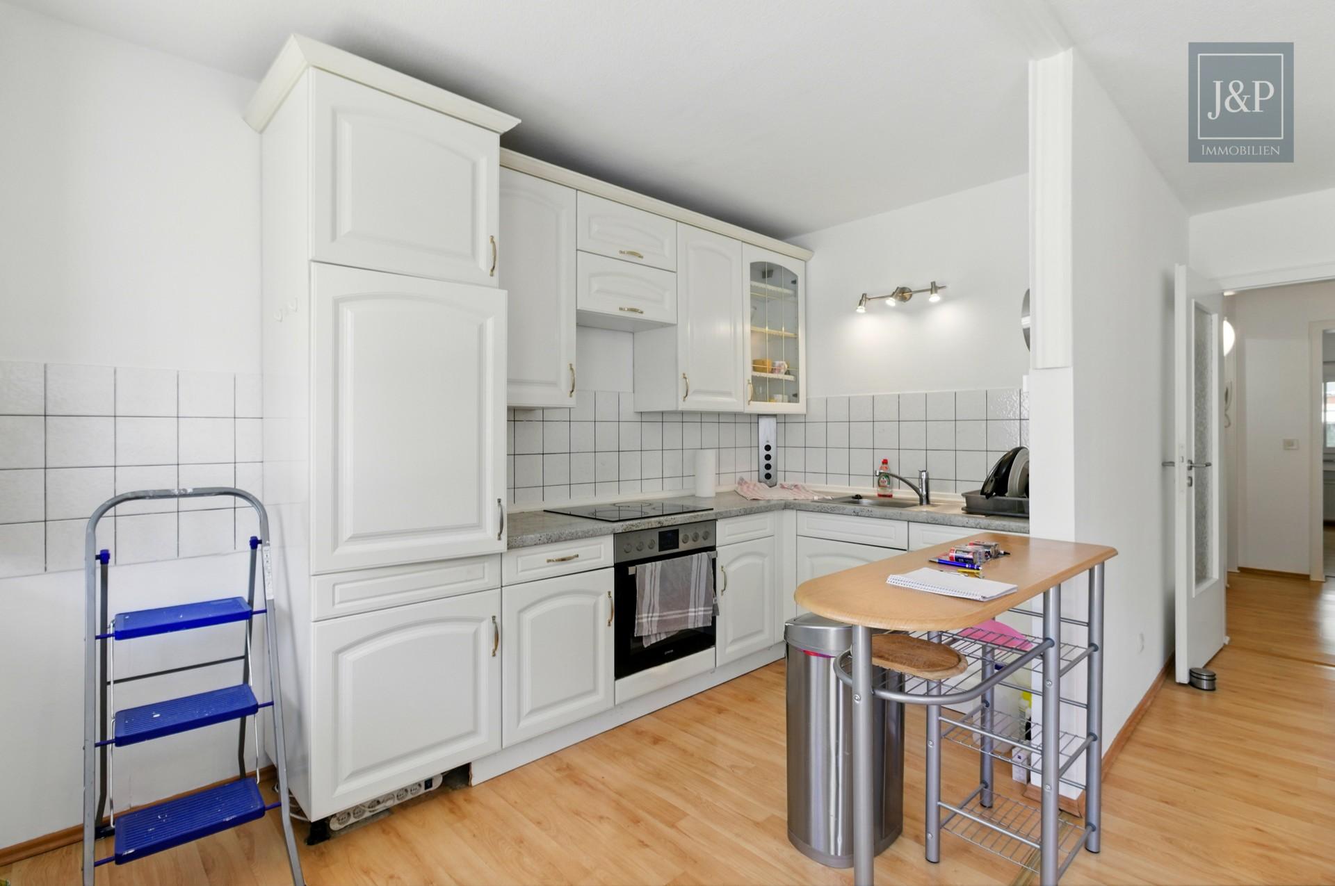 2017 sanierte Wohnanlage! Energieeffiziente und naturnahe 2-Zimmer-Wohnung mit großzügiger Terrasse! - Küche