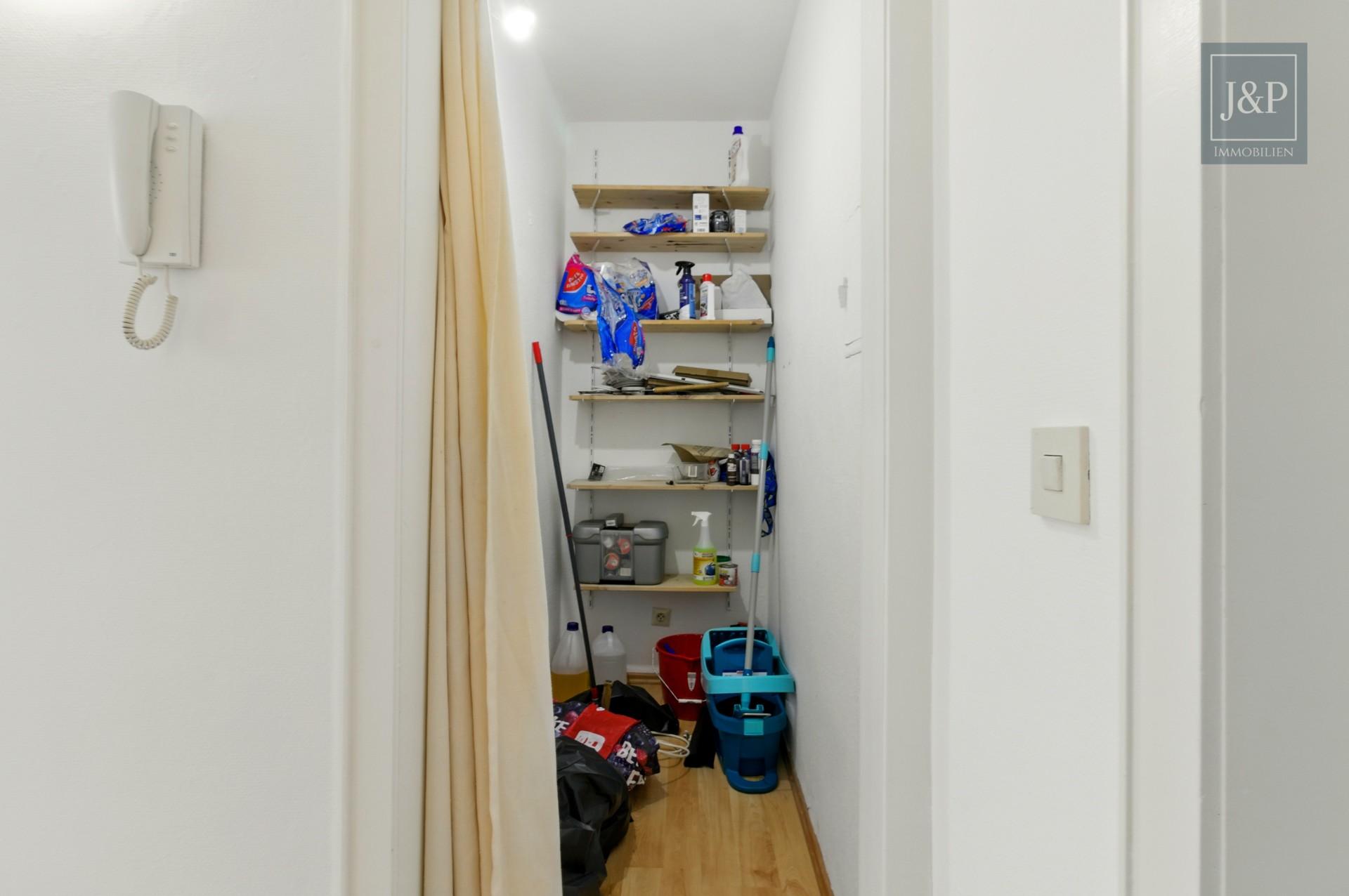 2017 sanierte Wohnanlage! Energieeffiziente und naturnahe 2-Zimmer-Wohnung mit großzügiger Terrasse! - Abstellkammer