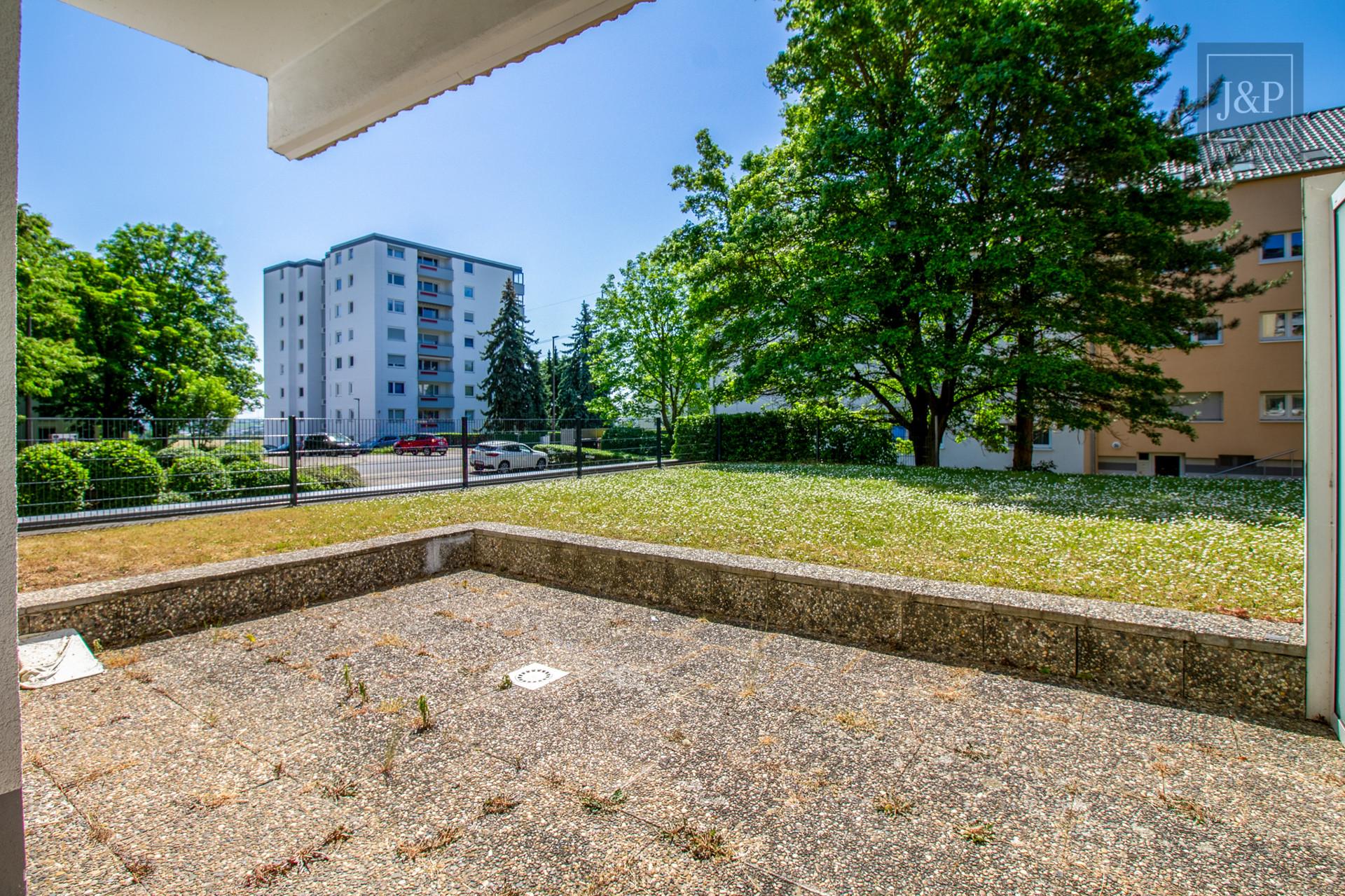 2017 sanierte Wohnanlage! Energieeffiziente und naturnahe 2-Zimmer-Wohnung mit großzügiger Terrasse! - Terrasse