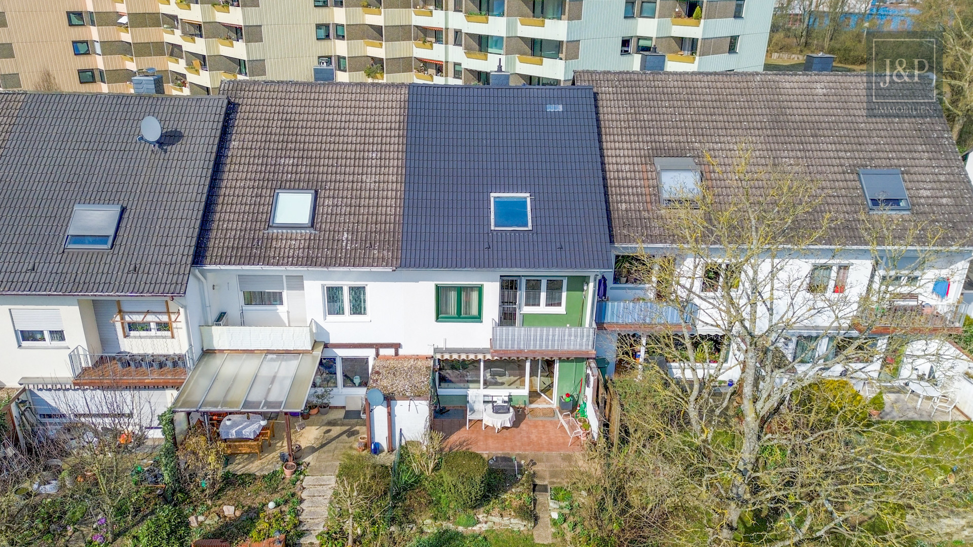 Einzigartige Gelegenheit! Modernisiertes Reihenhaus mit viel Platz für Familien - Außenaufnahme