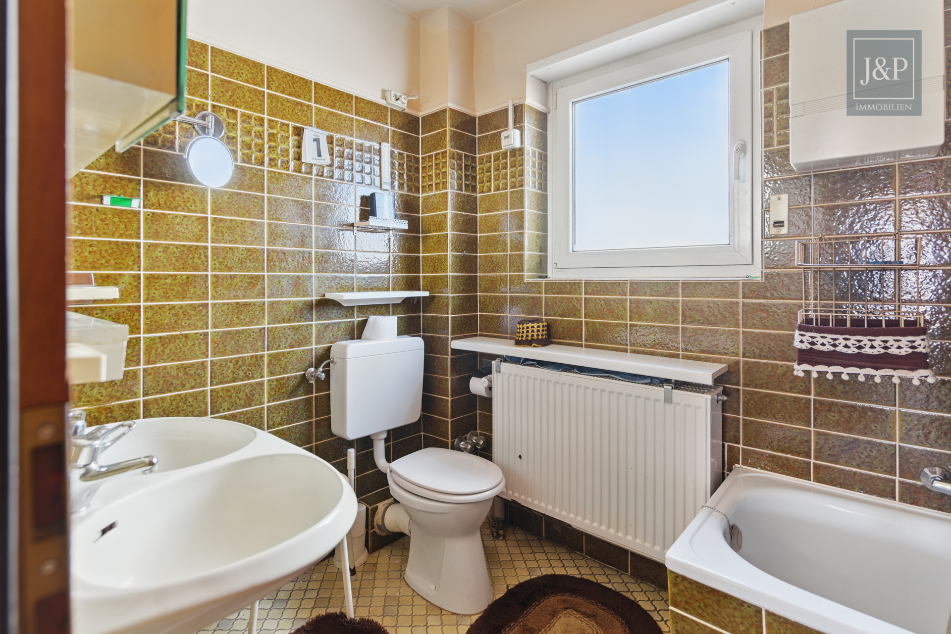 Einzigartige Gelegenheit! Modernisiertes Reihenhaus mit viel Platz für Familien - OG Badezimmer