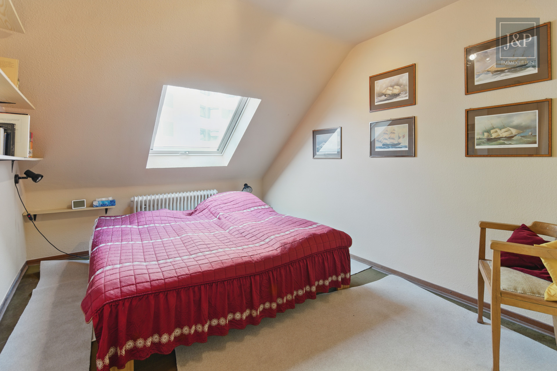 Einzigartige Gelegenheit! Modernisiertes Reihenhaus mit viel Platz für Familien - Gästezimmer DG