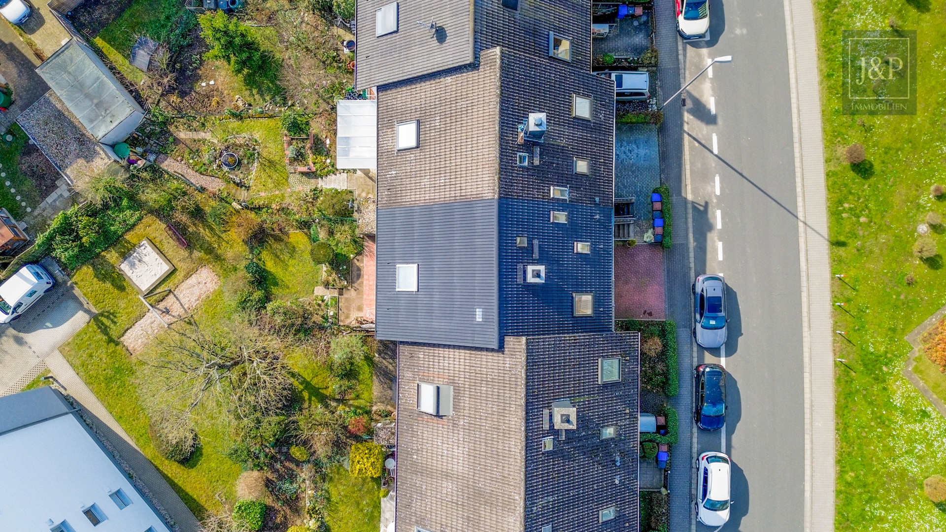 Einzigartige Gelegenheit! Modernisiertes Reihenhaus mit viel Platz für Familien - Außenaufnahme