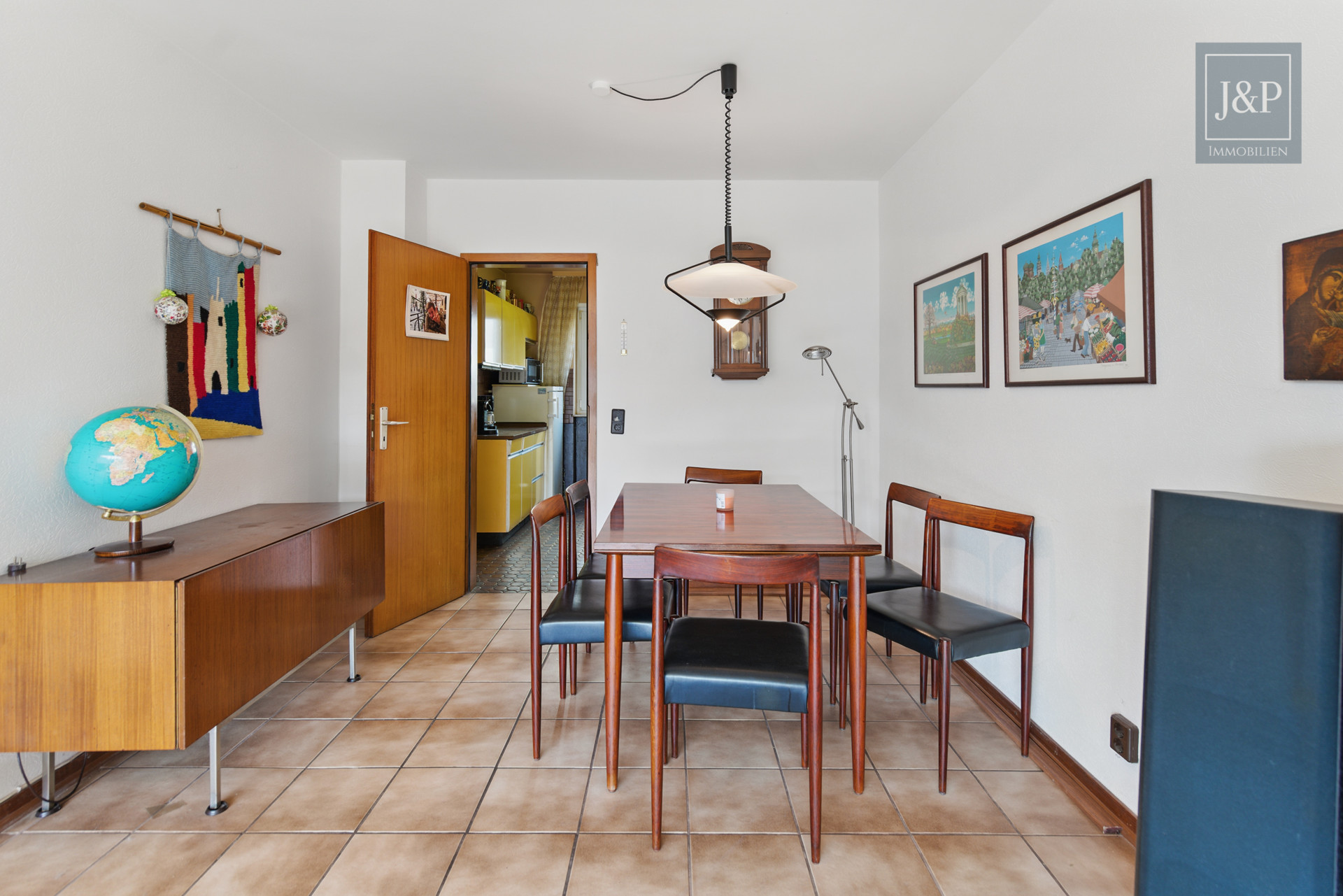 Einzigartige Gelegenheit! Modernisiertes Reihenhaus mit viel Platz für Familien - EG Essbereich