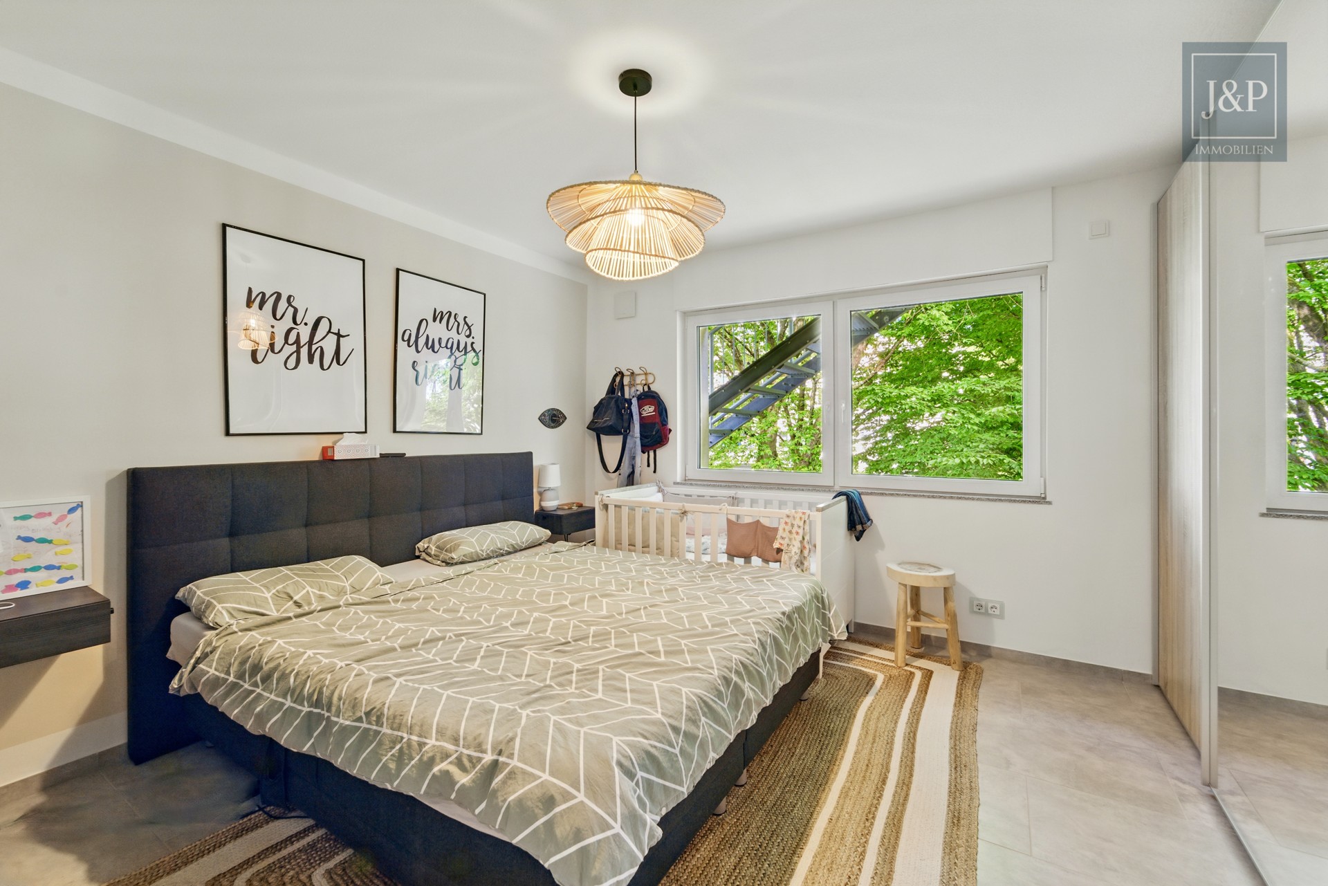 Reihenendhaus wie neu: KfW 55 - kernsaniert, aufgestockt, Solar & 7 Zimmer + Einliegerwohnung - Schlafzimmer 2 (1.OG)