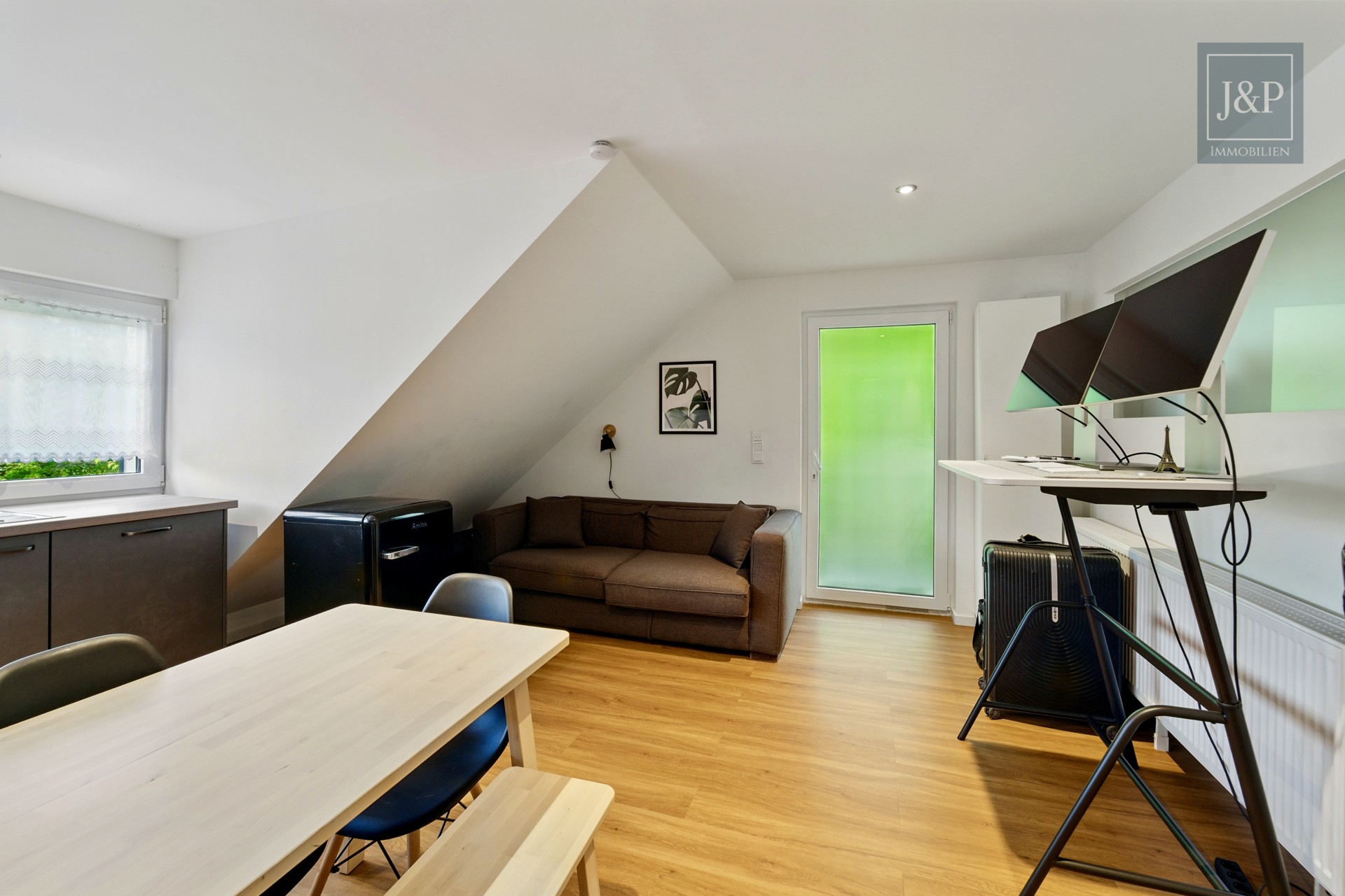 Reihenendhaus wie neu: KfW 55 - kernsaniert, aufgestockt, Solar & 7 Zimmer + Einliegerwohnung - Offener Wohn-/Essbereich 2.OG
