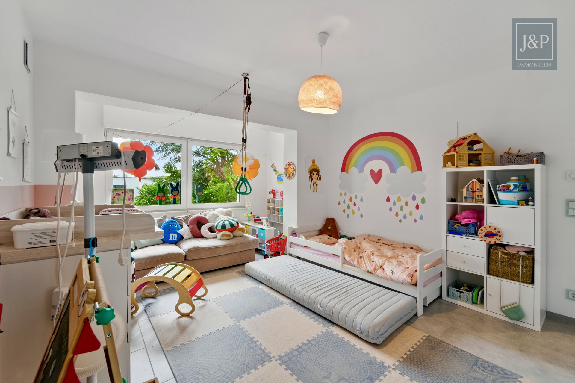 Reihenendhaus wie neu: KfW 55 - kernsaniert, aufgestockt, Solar & 7 Zimmer + Einliegerwohnung - Schlafzimmer 1 (1.OG)