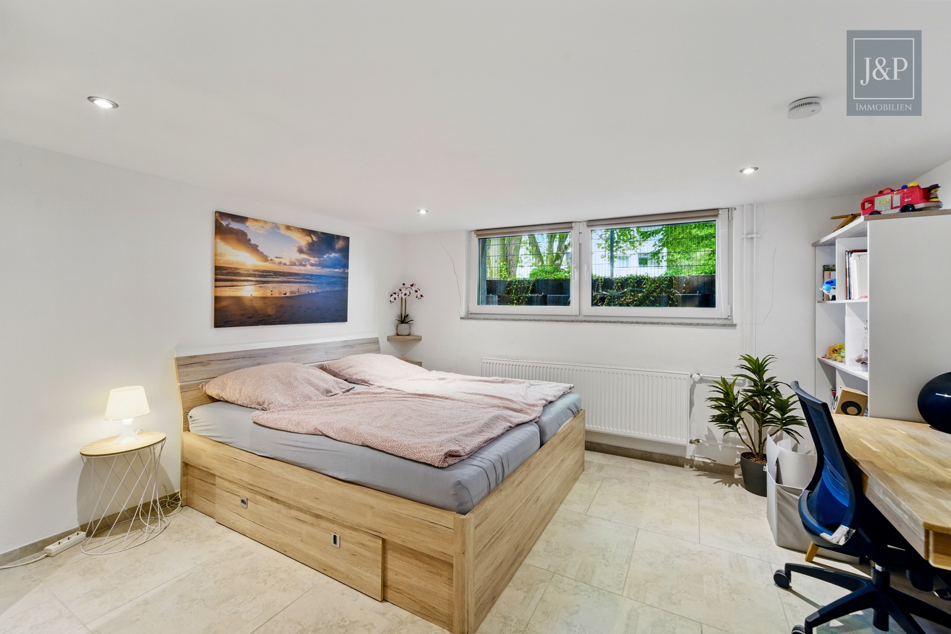 Reihenendhaus wie neu: KfW 55 - kernsaniert, aufgestockt, Solar & 7 Zimmer + Einliegerwohnung - Kellerraum