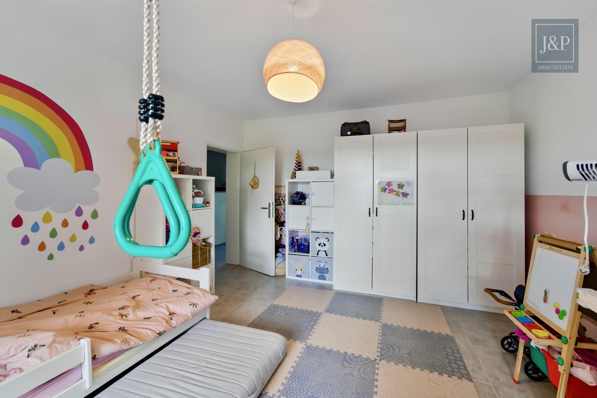 Reihenendhaus wie neu: KfW 55 - kernsaniert, aufgestockt, Solar & 7 Zimmer + Einliegerwohnung - Schlafzimmer 1 (1.OG)