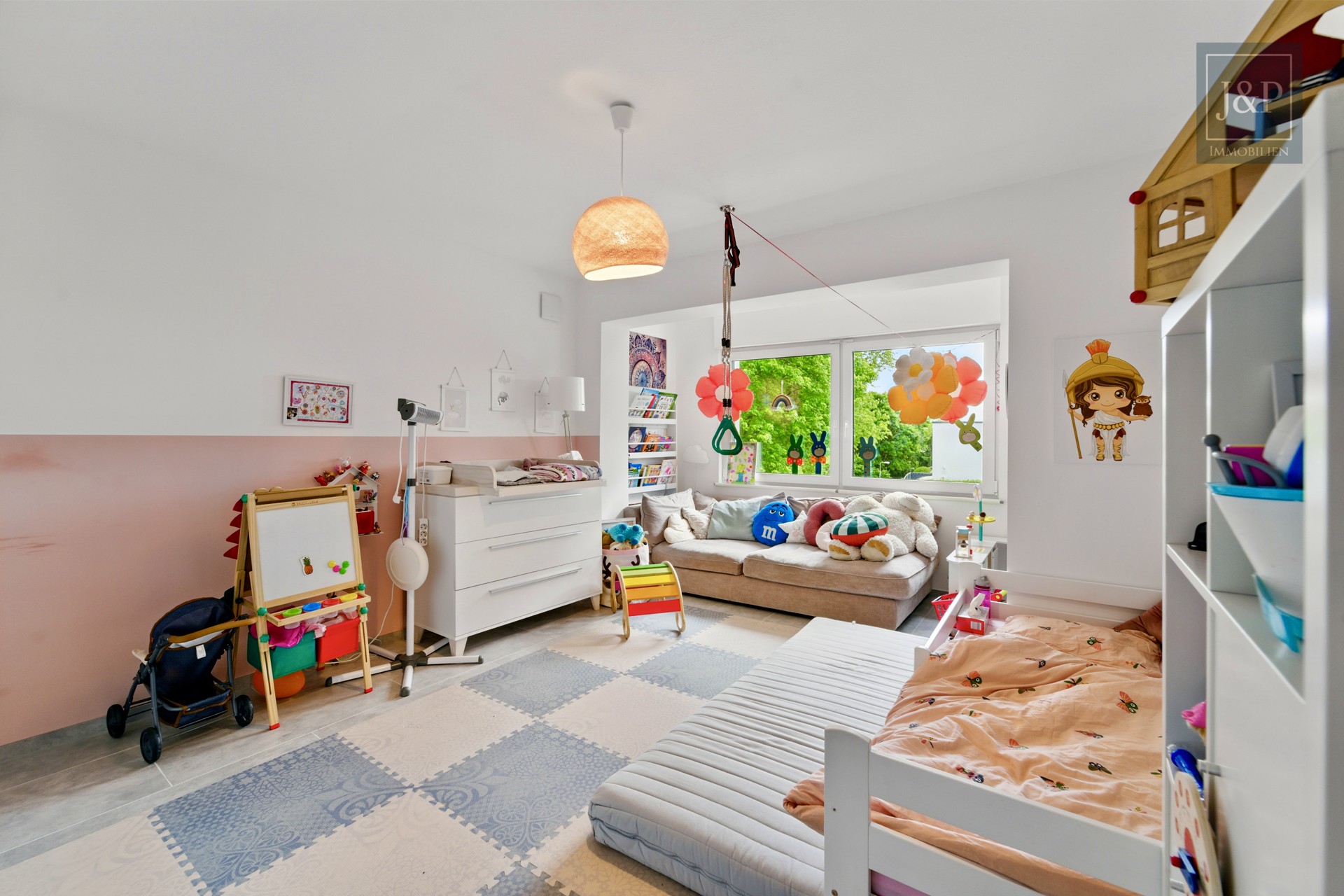 Reihenendhaus wie neu: KfW 55 - kernsaniert, aufgestockt, Solar & 7 Zimmer + Einliegerwohnung - Schlafzimmer 1 (1.OG)
