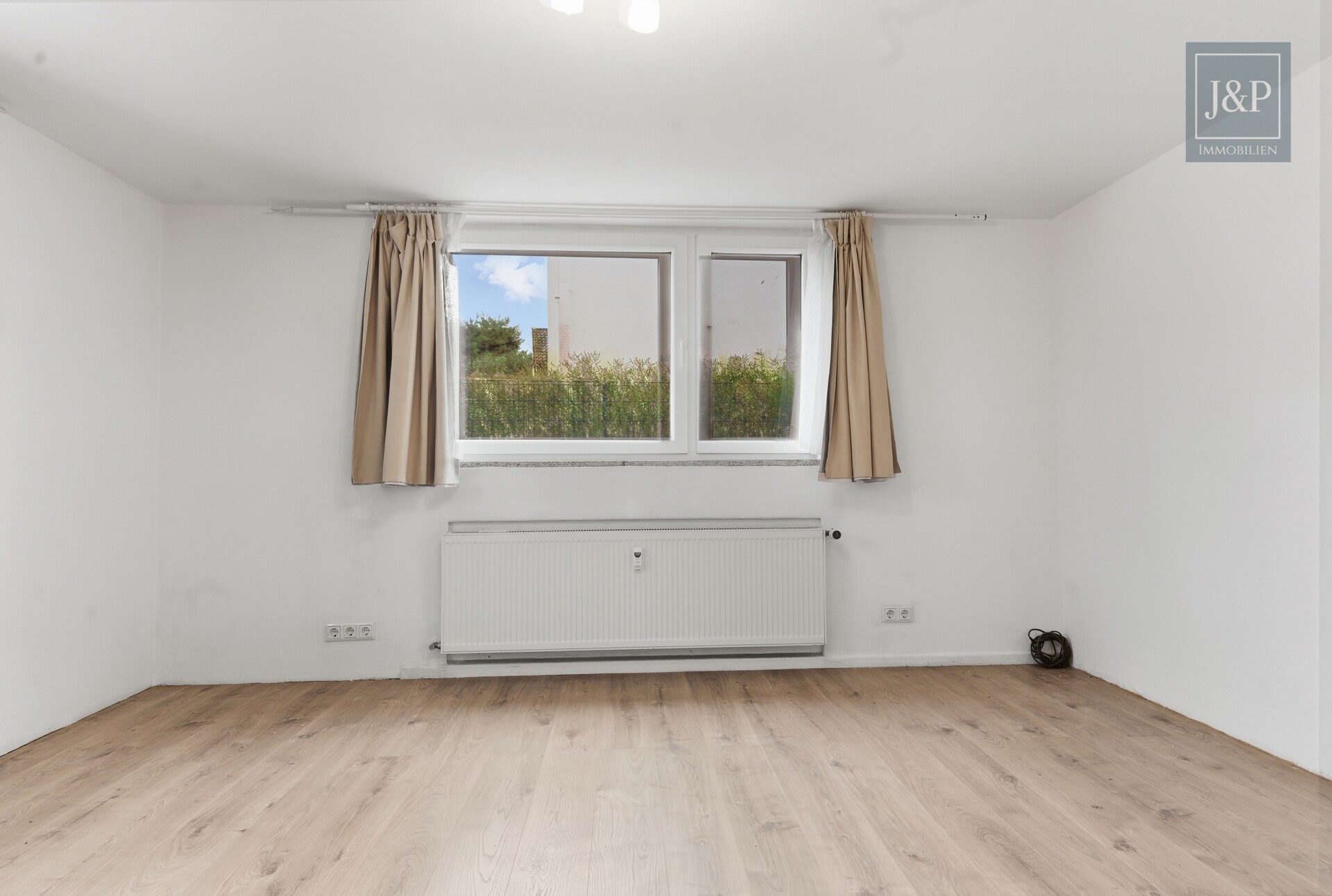 Ruhig und Familiär! 4,5-Zimmer-Souterrain-Wohnung mit großem Gartenanteil! - Schlafzimmer 1