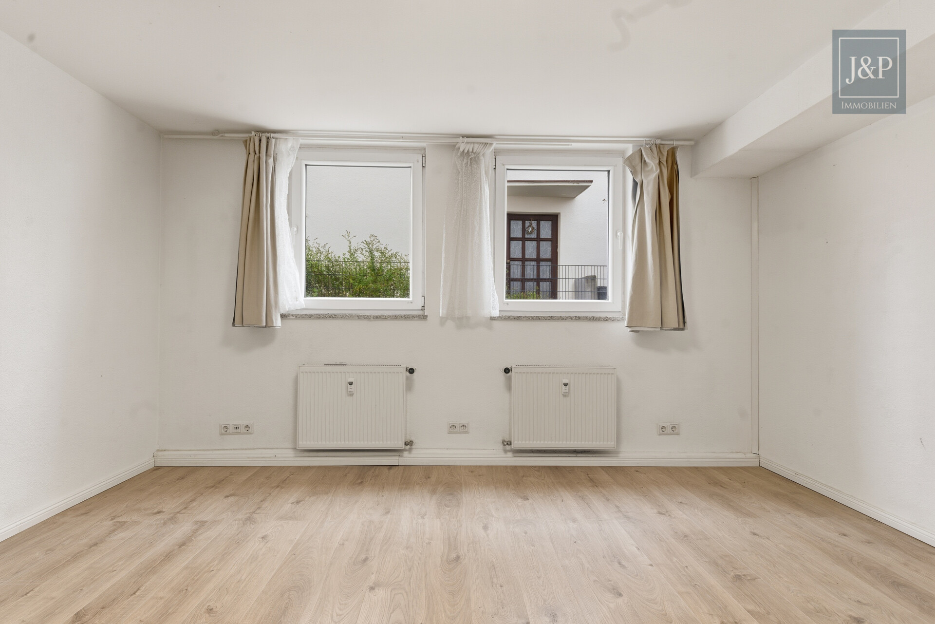Ruhig und Familiär! 4,5-Zimmer-Souterrain-Wohnung mit großem Gartenanteil! - Schlafzimmer 2
