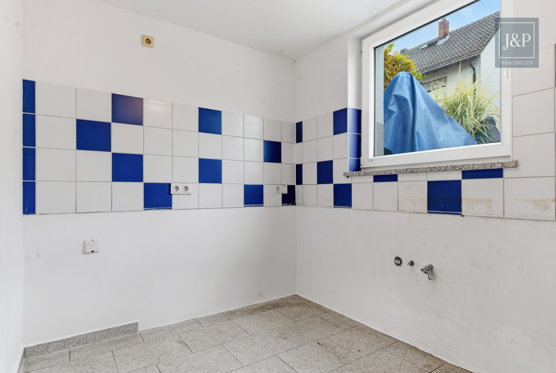 Ruhig und Familiär! 4,5-Zimmer-Souterrain-Wohnung mit großem Gartenanteil! - Arbeitszimmer/ Ehemalige Küche
