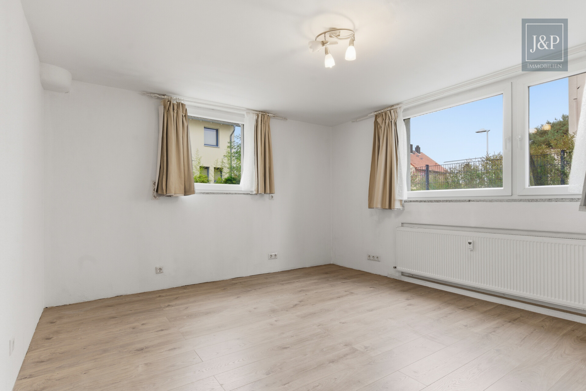 Ruhig und Familiär! 4,5-Zimmer-Souterrain-Wohnung mit großem Gartenanteil! - Schlafzimmer 1