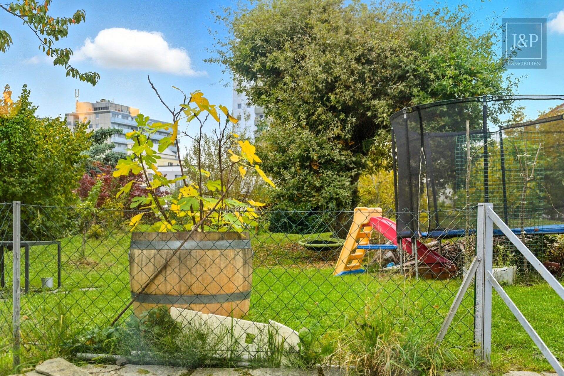 Ruhig und Familiär! 4,5-Zimmer-Souterrain-Wohnung mit großem Gartenanteil! - Garten