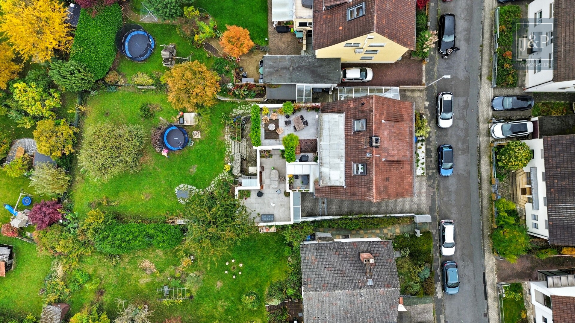 Ruhig und Familiär! 4,5-Zimmer-Souterrain-Wohnung mit großem Gartenanteil! - Vogelperspektive
