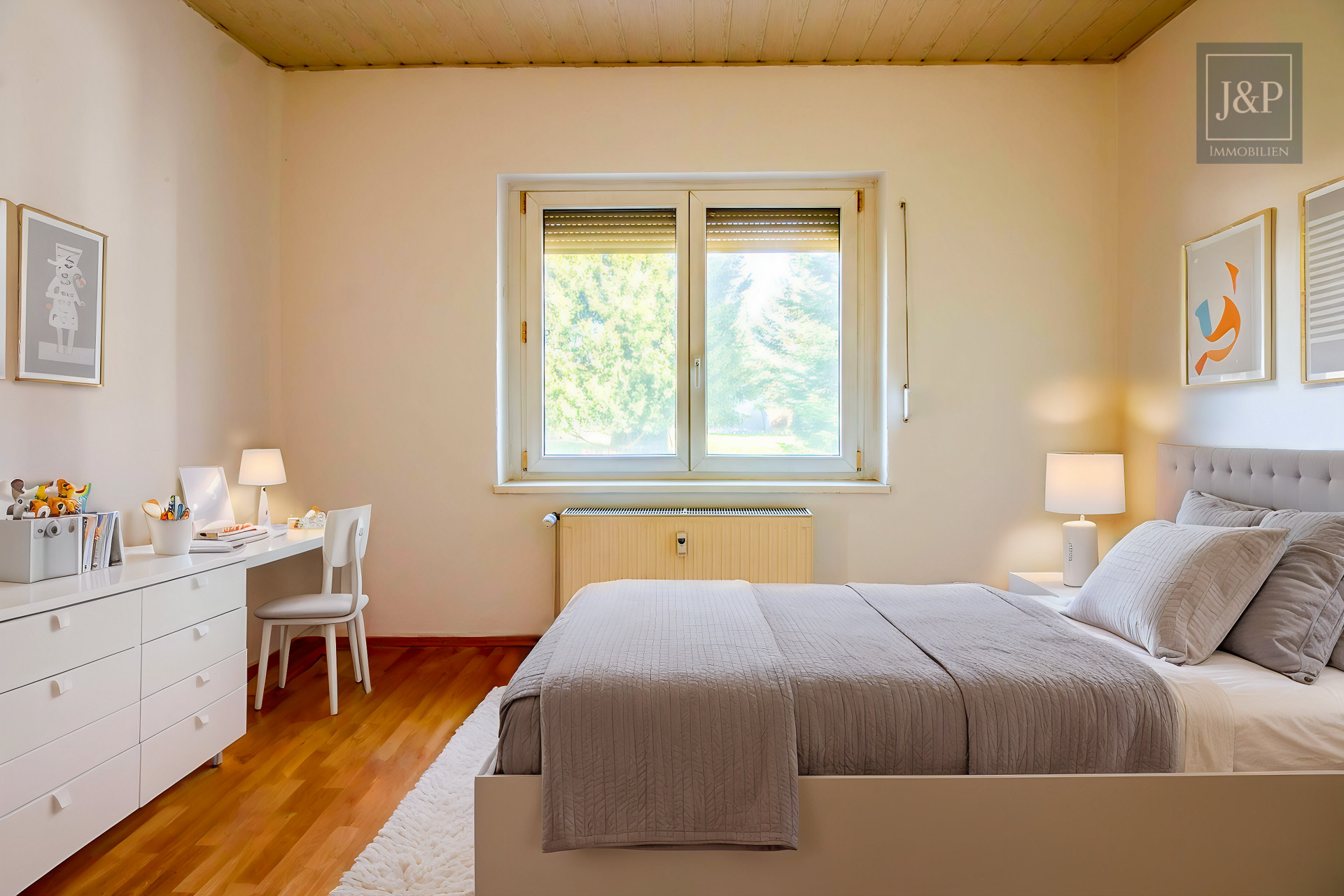 Charmantes Zweifamilienhaus mit großem Garten, Terrasse & Garage – ideal für Familien und Kapitalanleger - Kinderzimmer