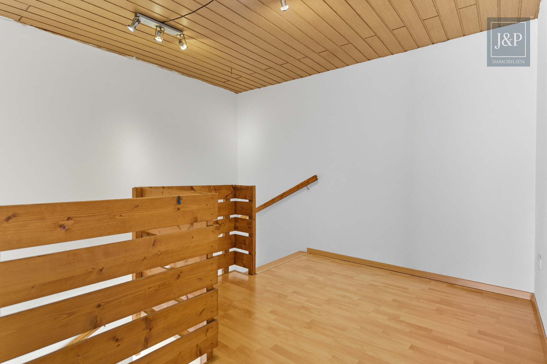 Traumhaft geschnittene Maisonette-Wohnung in ruhiger Lage! - Diele/ Treppe