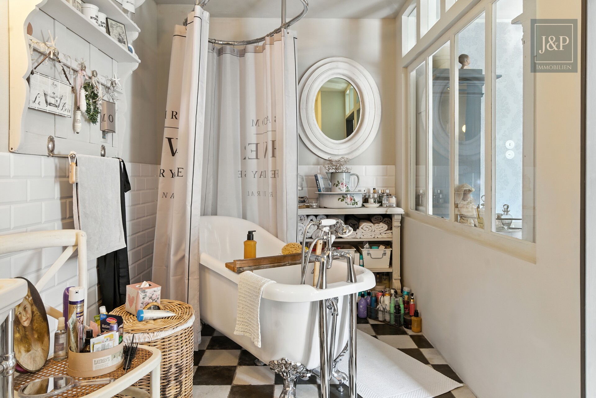 Komplettsanierung im Landhausstiel - Familienzuhause mit ELW & Baugrundstück - Bad Anbau