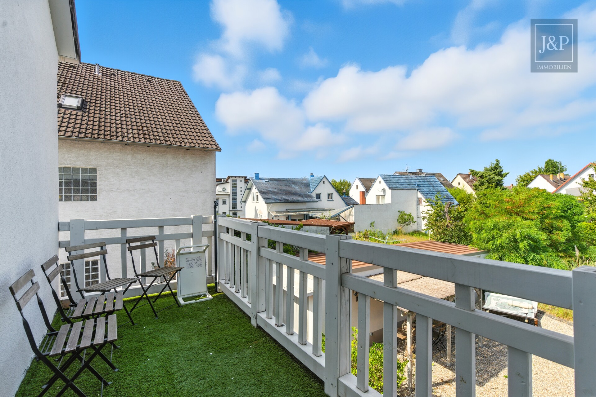 Komplettsanierung im Landhausstiel - Familienzuhause mit ELW & Baugrundstück - Balkon OG