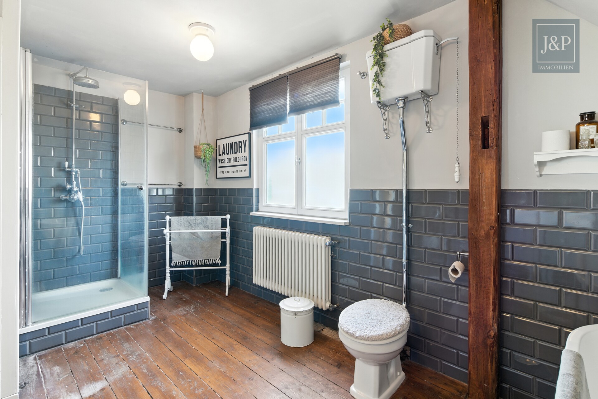 Komplettsanierung im Landhausstiel - Familienzuhause mit ELW & Baugrundstück - Bad DG