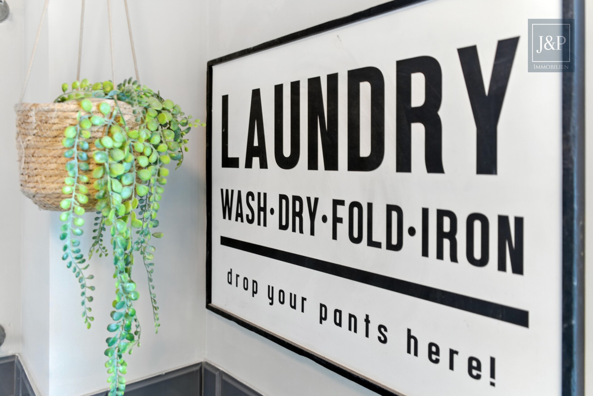 Komplettsanierung im Landhausstiel - Familienzuhause mit ELW & Baugrundstück - Detail Bad DG