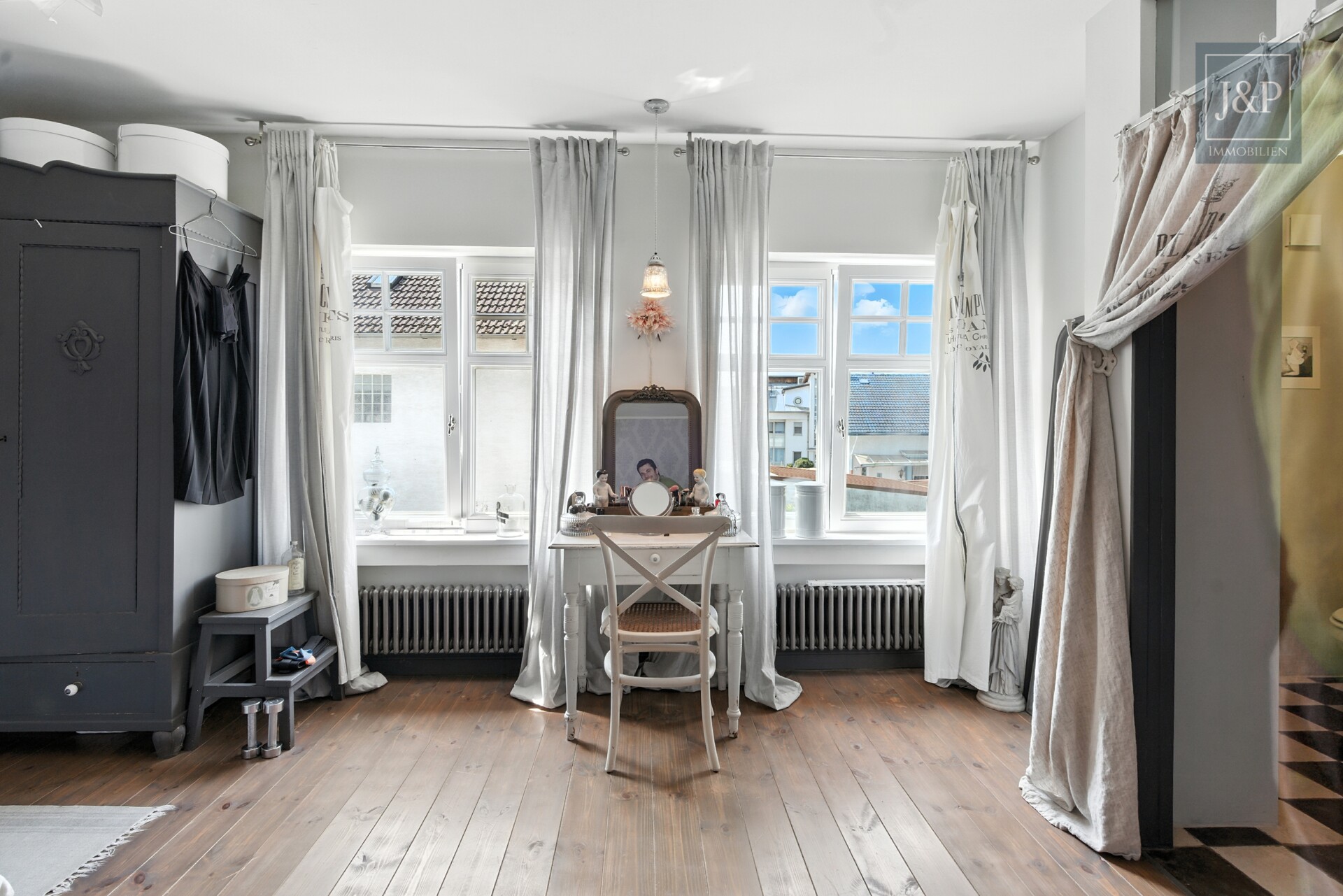 Komplettsanierung im Landhausstiel - Familienzuhause mit ELW & Baugrundstück - Schlafen Anbau