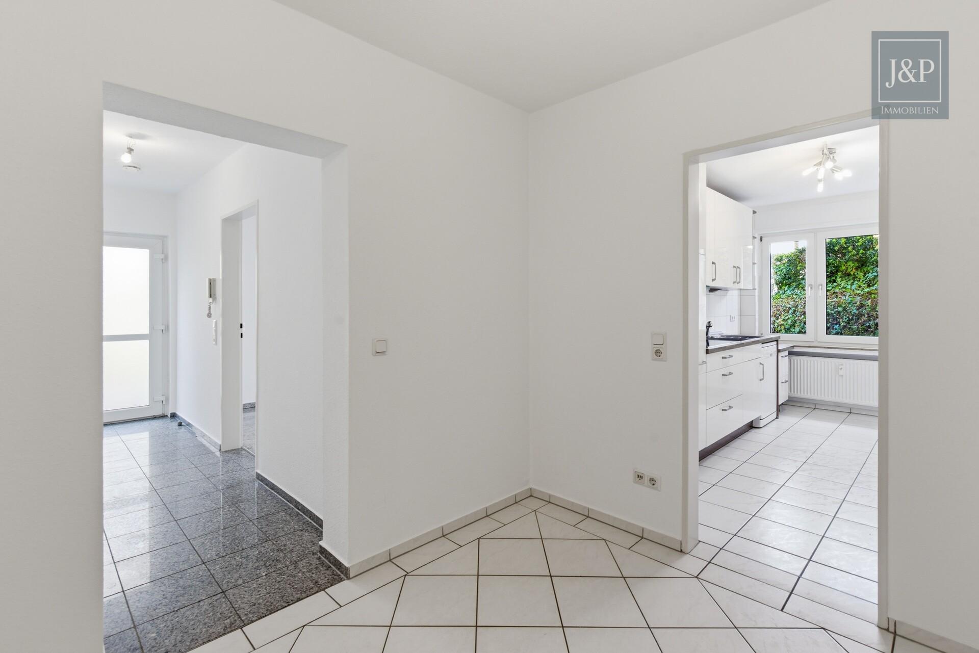 Helle 3-Zimmer-Wohnung mit Terrasse & Gartenanteil in Toplage Hofheim-Marxheim - Flur