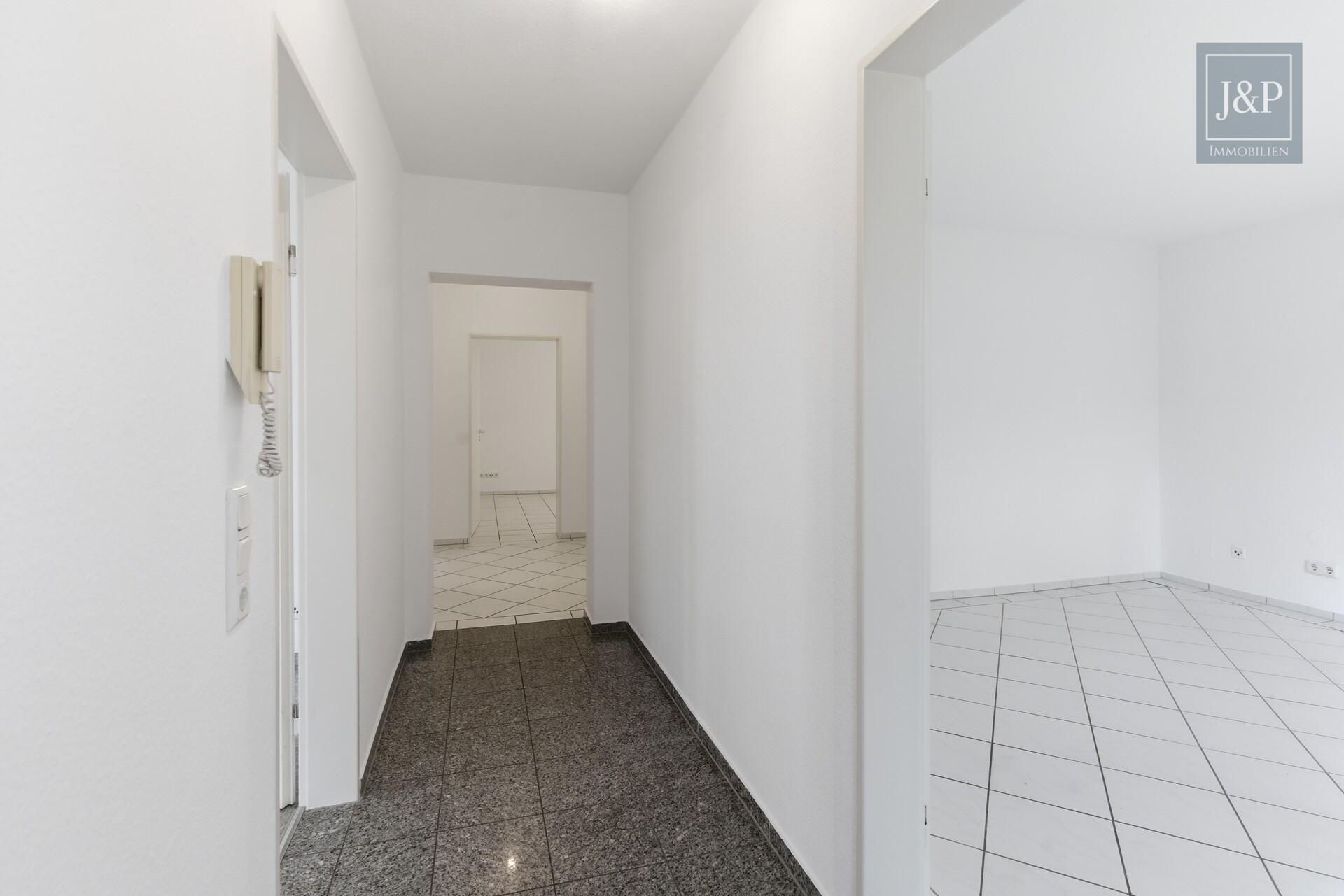 Helle 3-Zimmer-Wohnung mit Terrasse & Gartenanteil in Toplage Hofheim-Marxheim - Flur